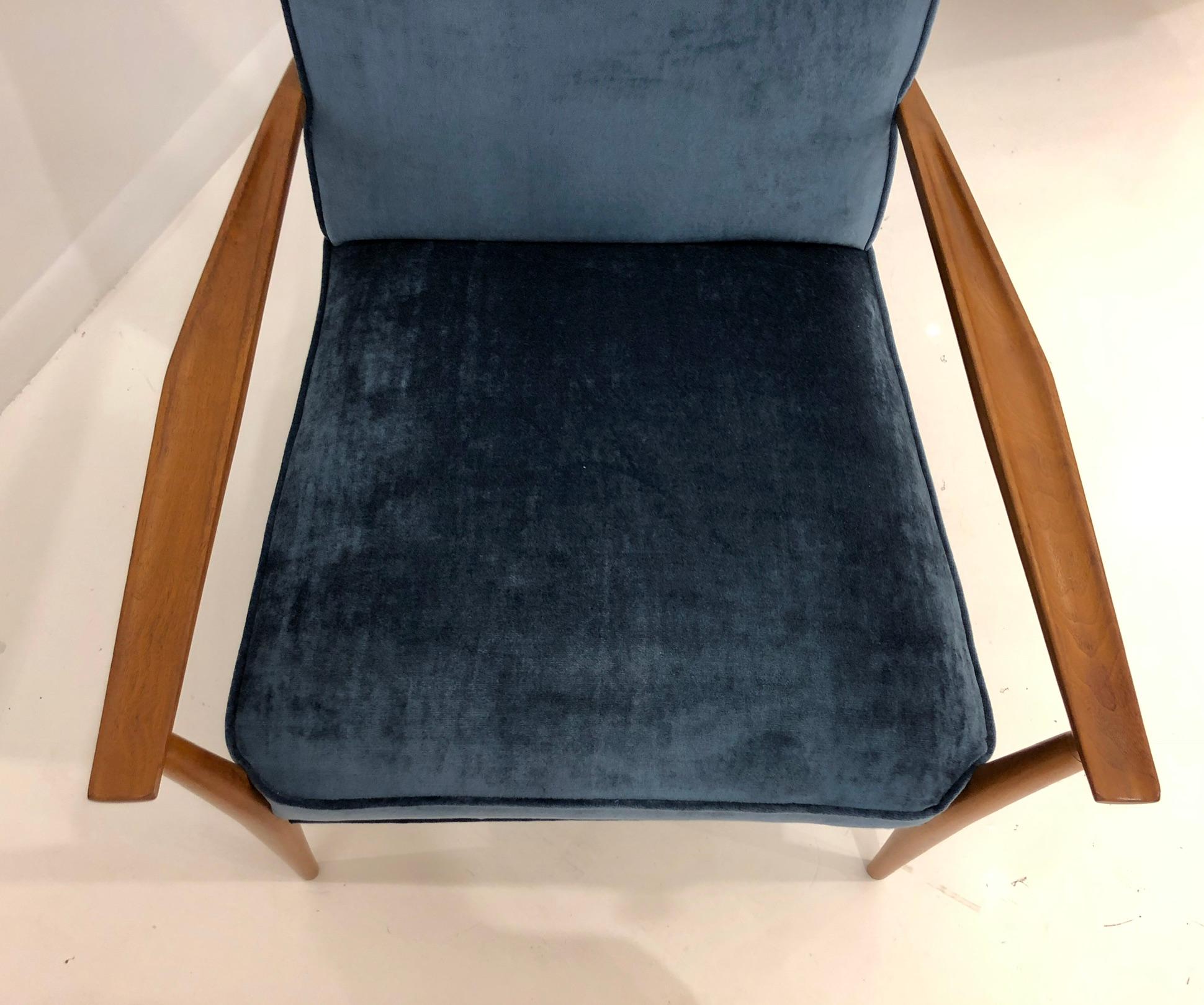 Pair of Paul McCobb Easy Chairs For Sale 5