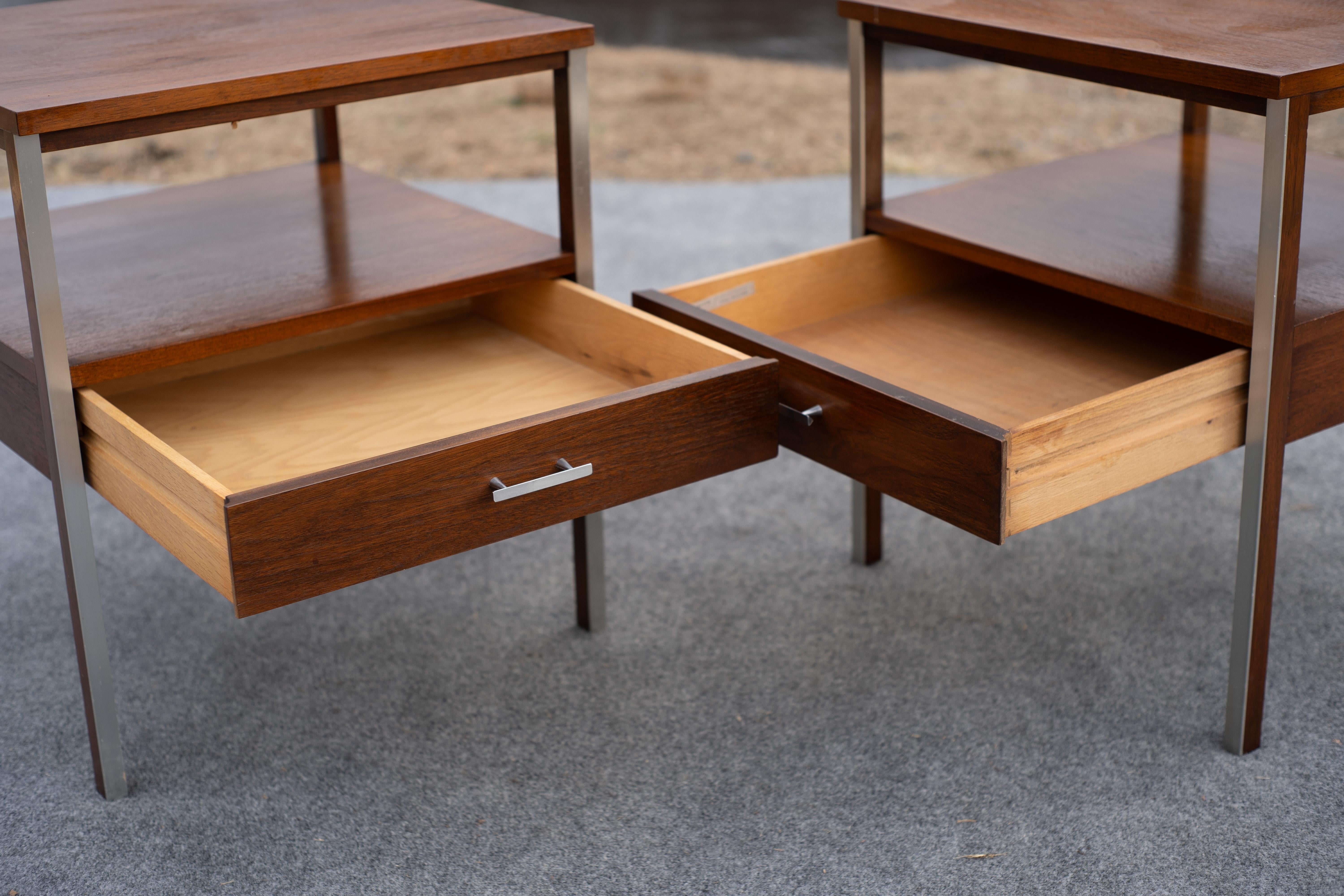 Paire de tables de nuit ou de tables d'appoint Linear Group de Paul McCobb pour Calvin en vente 3