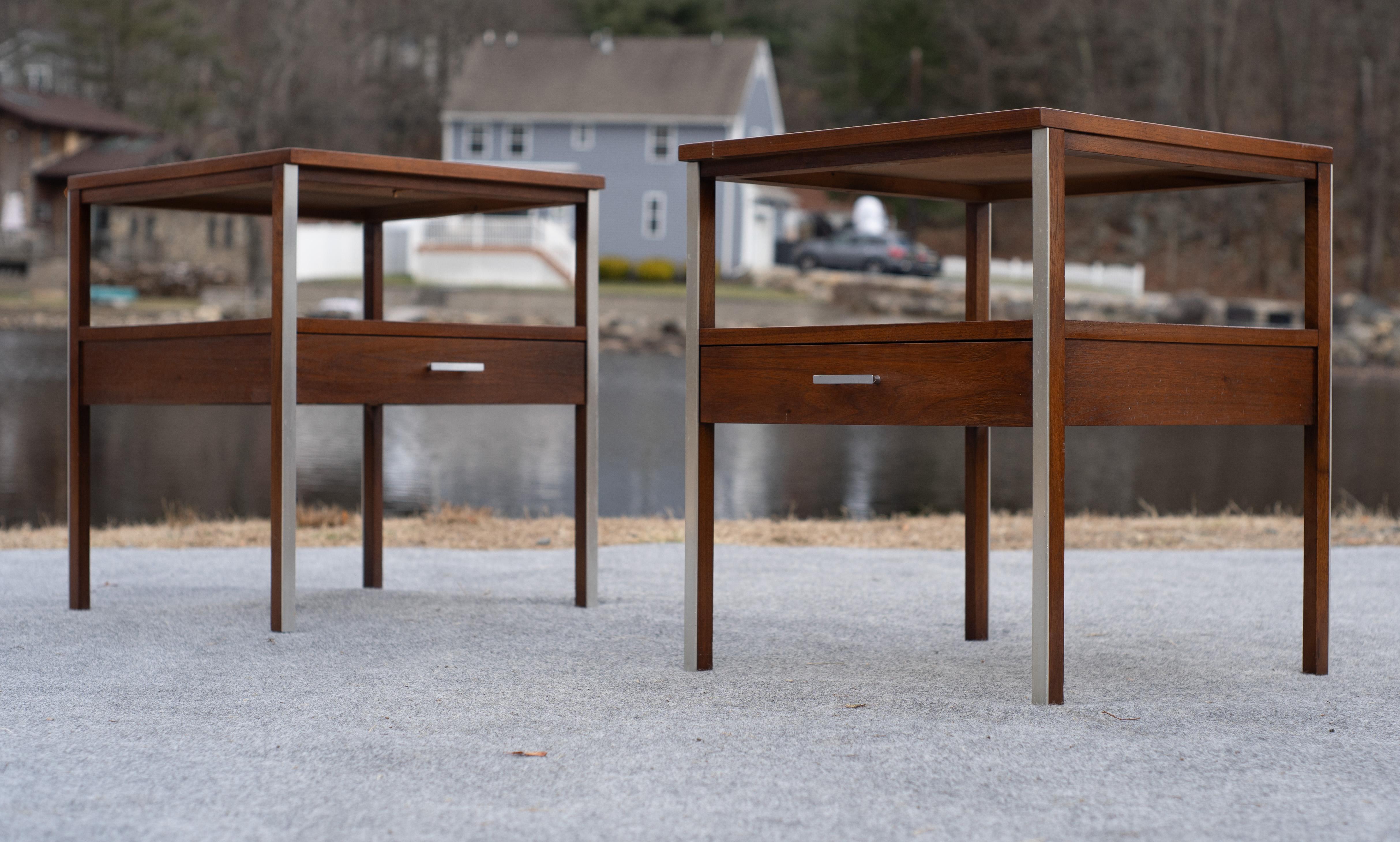 Paire de tables de nuit ou de tables d'appoint Linear Group de Paul McCobb pour Calvin en vente 5