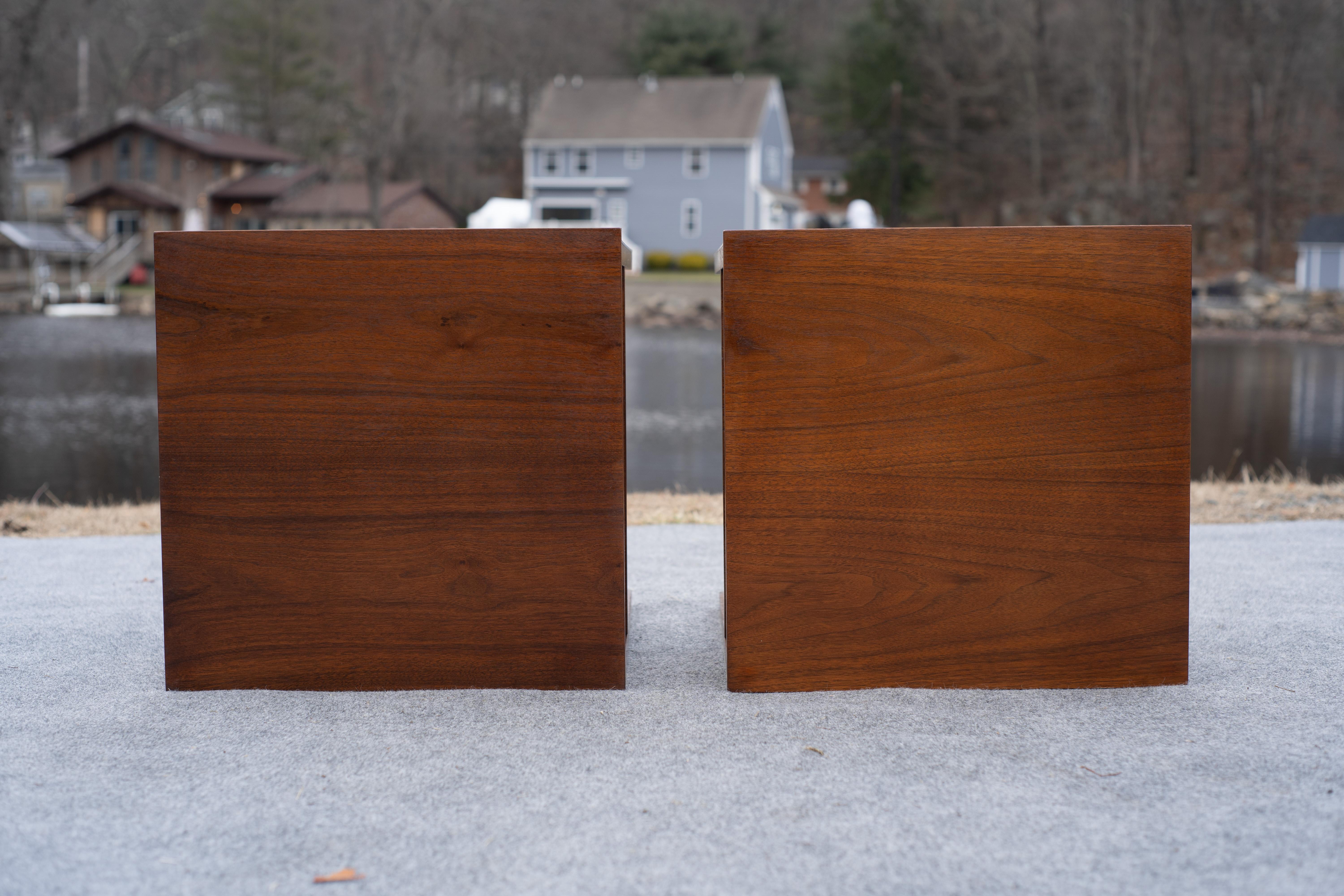 Paire de tables de nuit ou de tables d'appoint Linear Group de Paul McCobb pour Calvin en vente 7