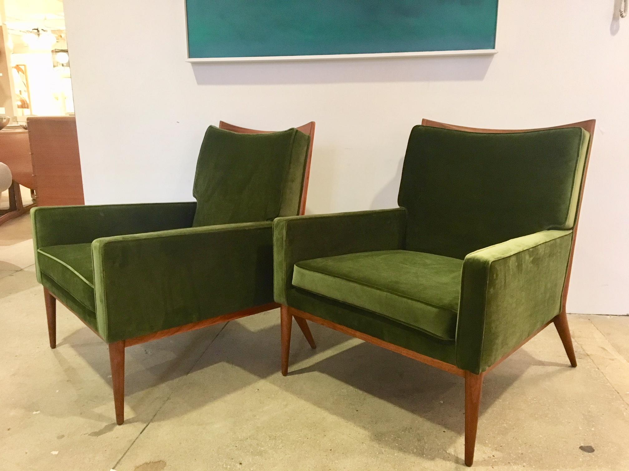 Great pair of McCobb lounge chairs for Directional, newly refinished in natural and reupholstered in emerald green velvet. By far McCobb’s most elegant chairs!
  