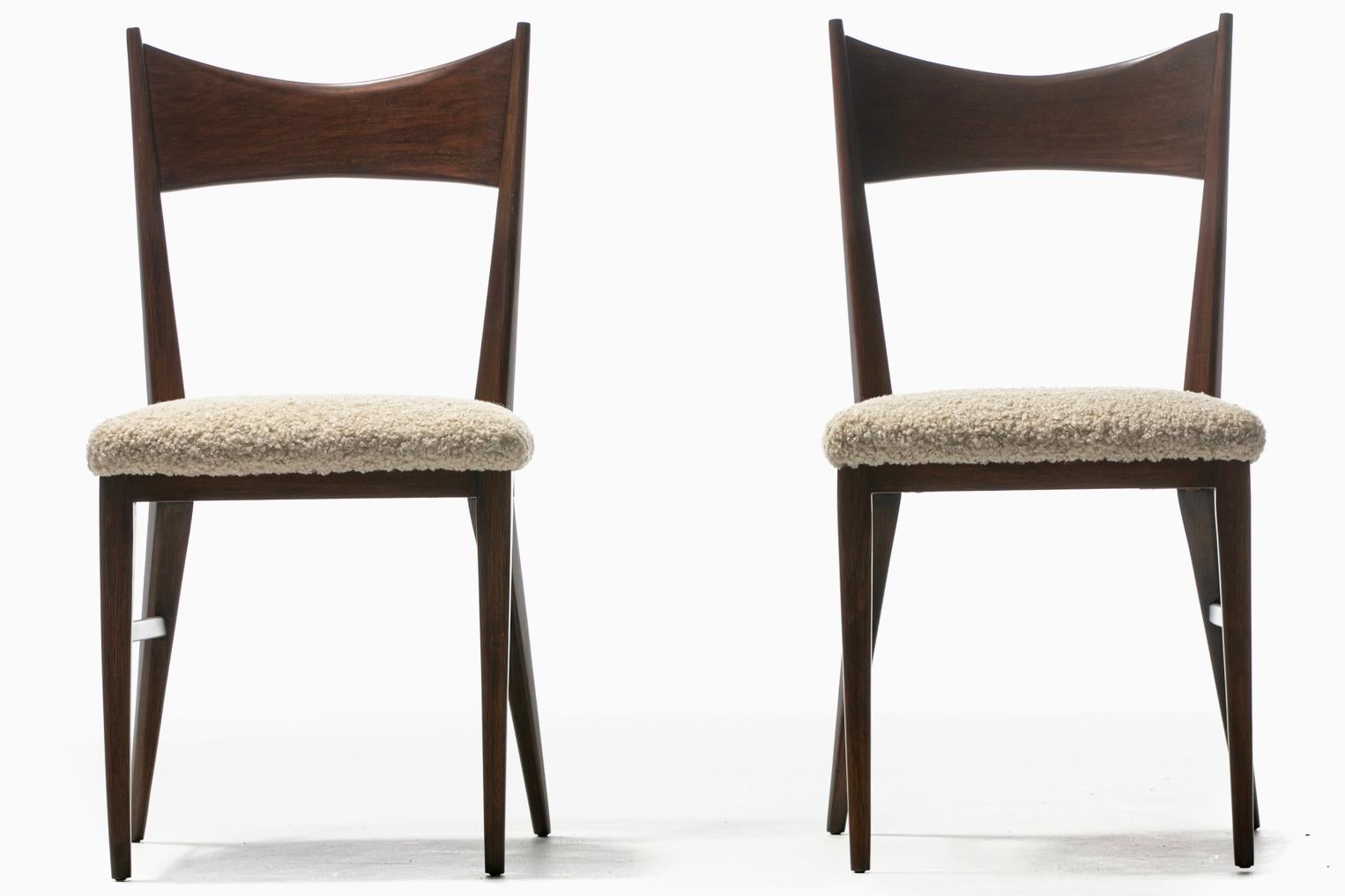 American Pair of Paul McCobb Midcentury Side Chairs with Walnut Frames and Bouclé Seats For Sale
