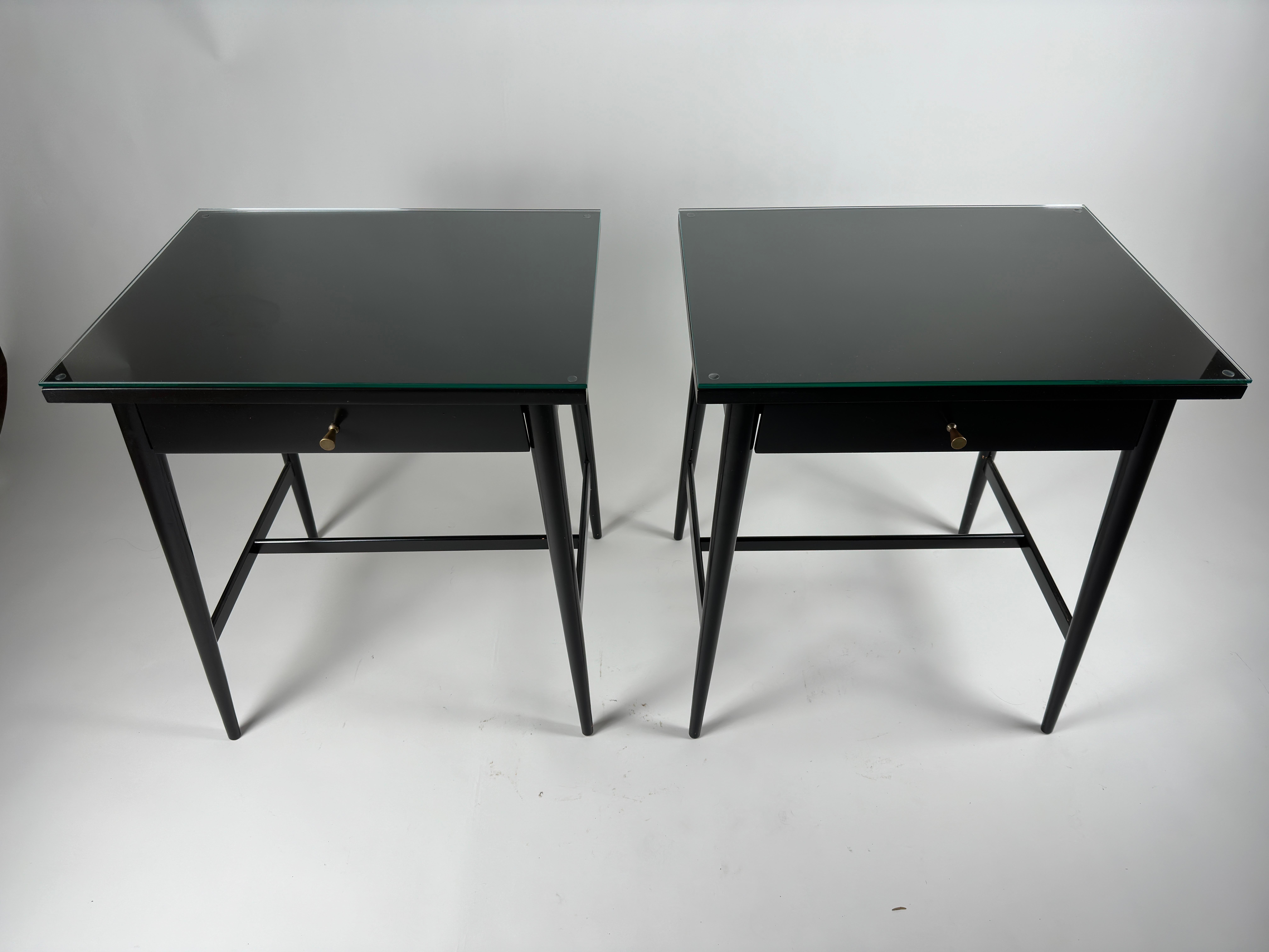 This Model 1587 Planner Group table, designed by Paul McCobb for Winchendon Furniture Co., is a timeless example of mid-century modern design. With its clean lines and functional elegance, this versatile piece serves beautifully as an end table in a