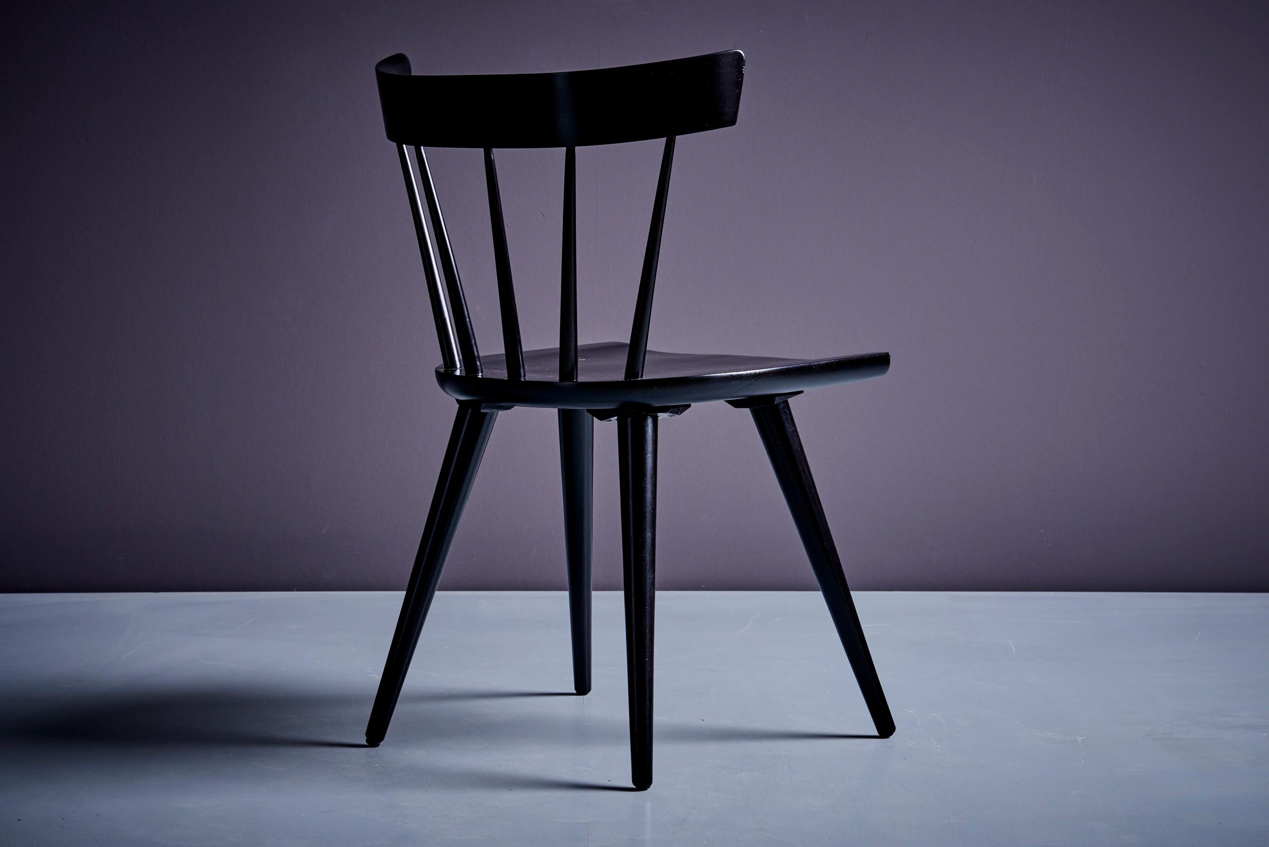 Paire de chaises à dossier en fuseau en érable teinté noir de Paul McCobb Planner Group   Bon état - En vente à Berlin, DE