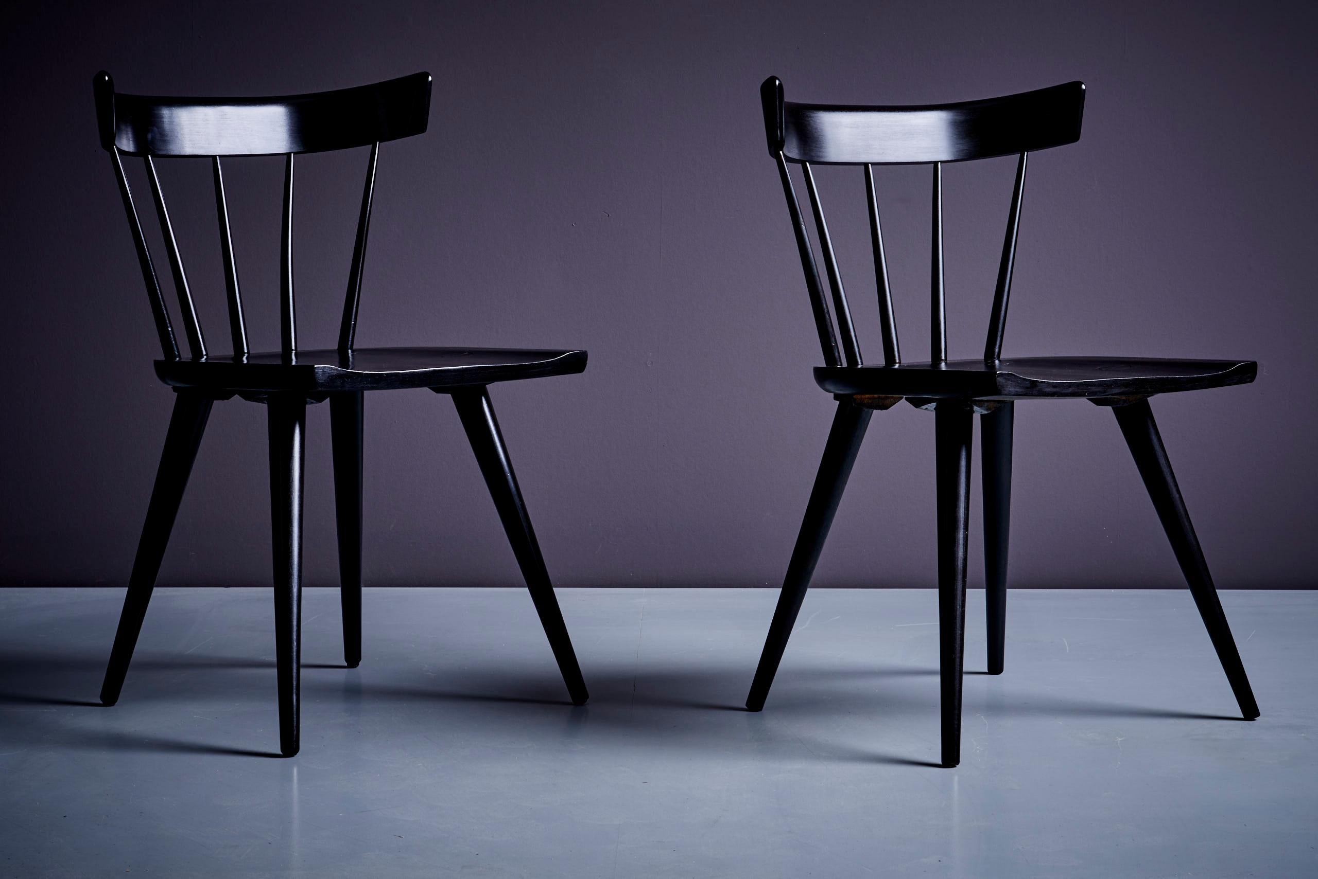 Paire de chaises à dossier en fuseau en érable teinté noir de Paul McCobb Planner Group   en vente 1