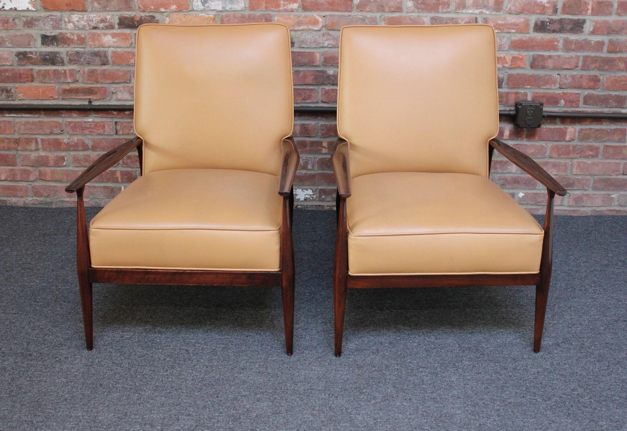 Coveted pair of Paul Mccobb Planner Group armchairs made between 1955 and 1956 (Winchendon, MA, USA).
Sculptural seat/back frame contoured to accentuate the slim, carved armrests.
Sharp, handsome set with crisp lines, presenting well from all