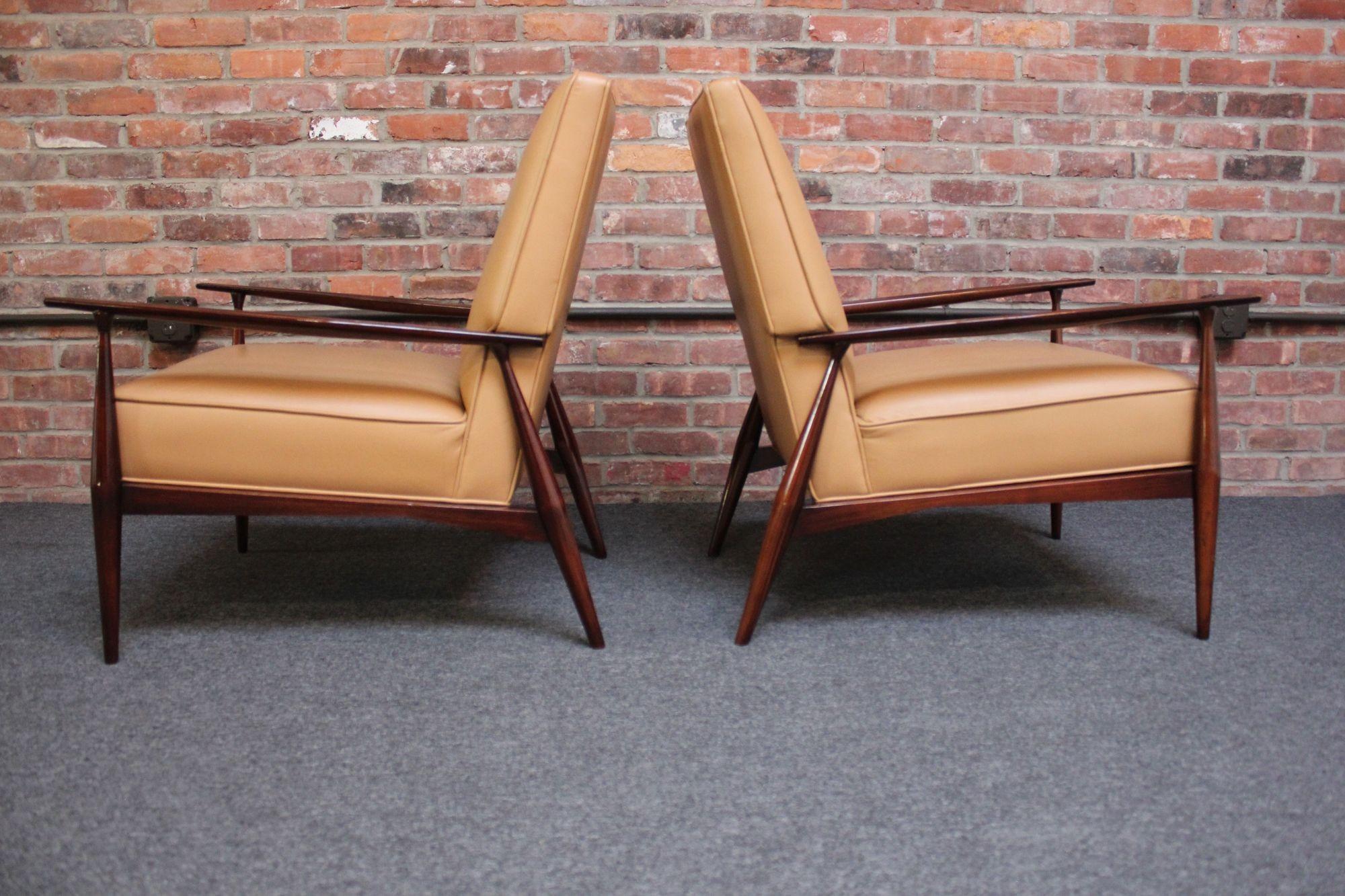 American Pair of Paul Mccobb Stained Maple Lounge Chairs For Sale