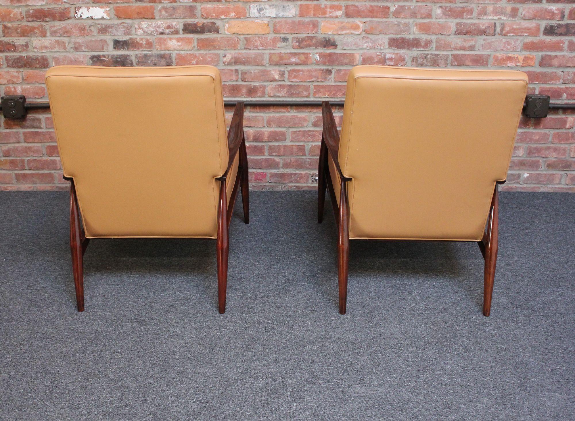 Pair of Paul Mccobb Stained Maple Lounge Chairs In Good Condition For Sale In Brooklyn, NY