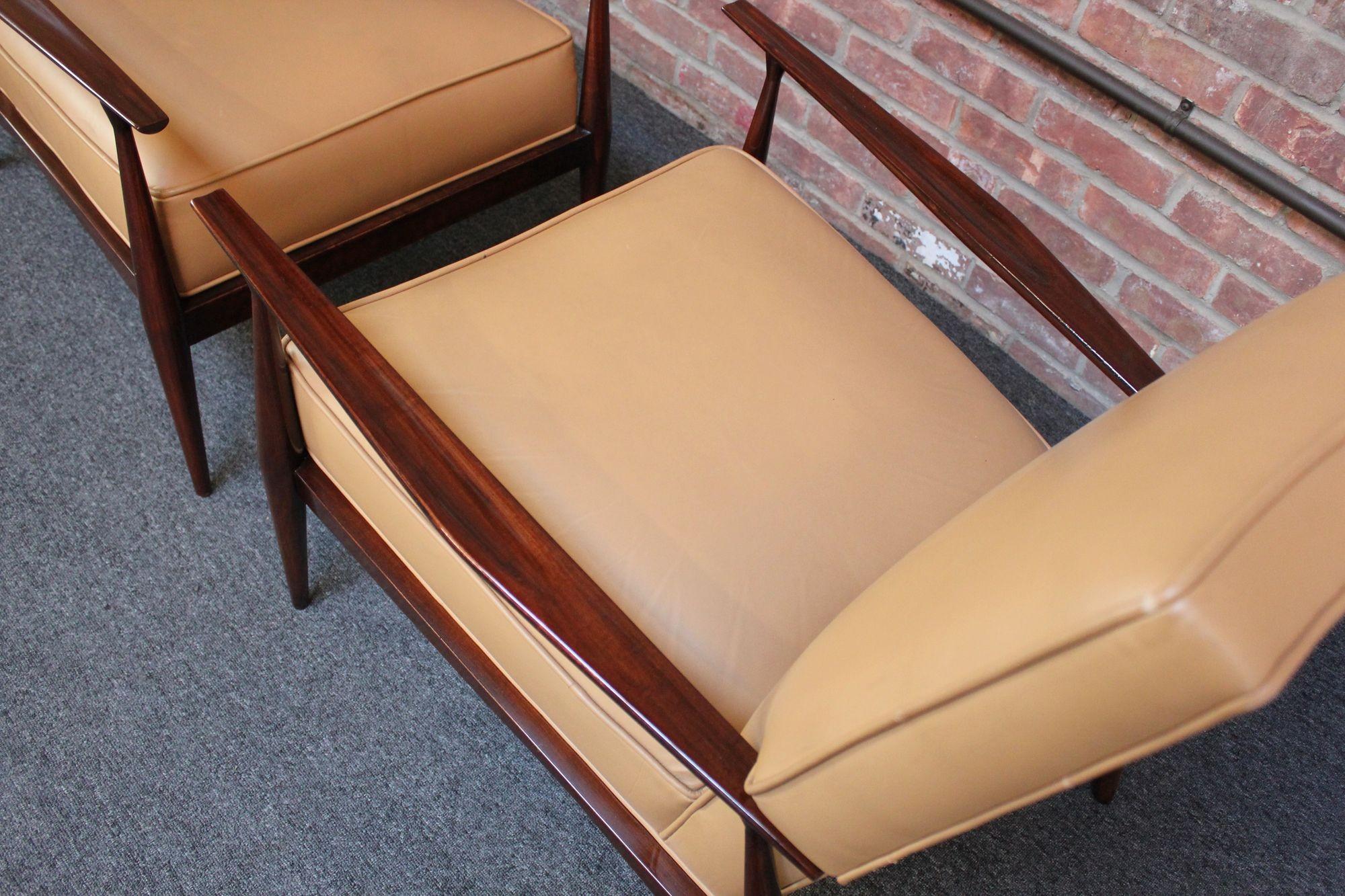Paar Paul McCobb Lounge-Stühle aus gebeiztem Ahorn (Naugahyde) im Angebot