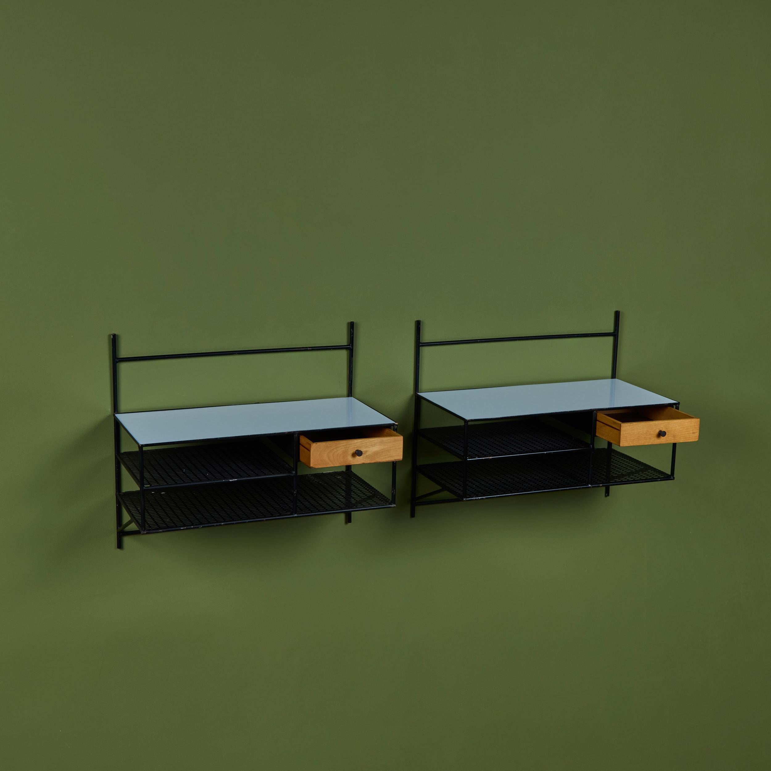 Américain Paire de tables de nuit à fixation murale de Paul McCobb pour Bryces Originals en vente