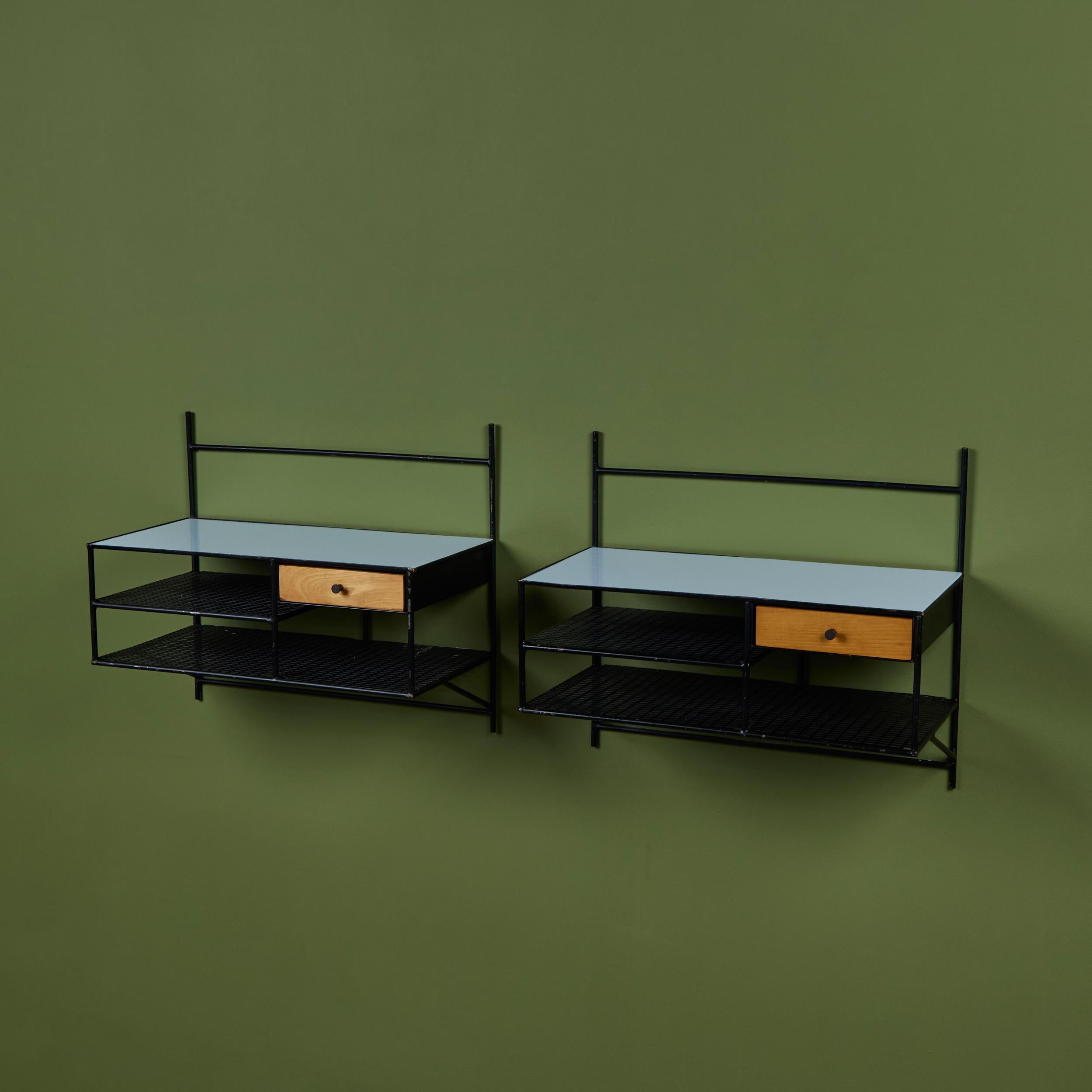 Milieu du XXe siècle Paire de tables de nuit à fixation murale de Paul McCobb pour Bryces Originals en vente