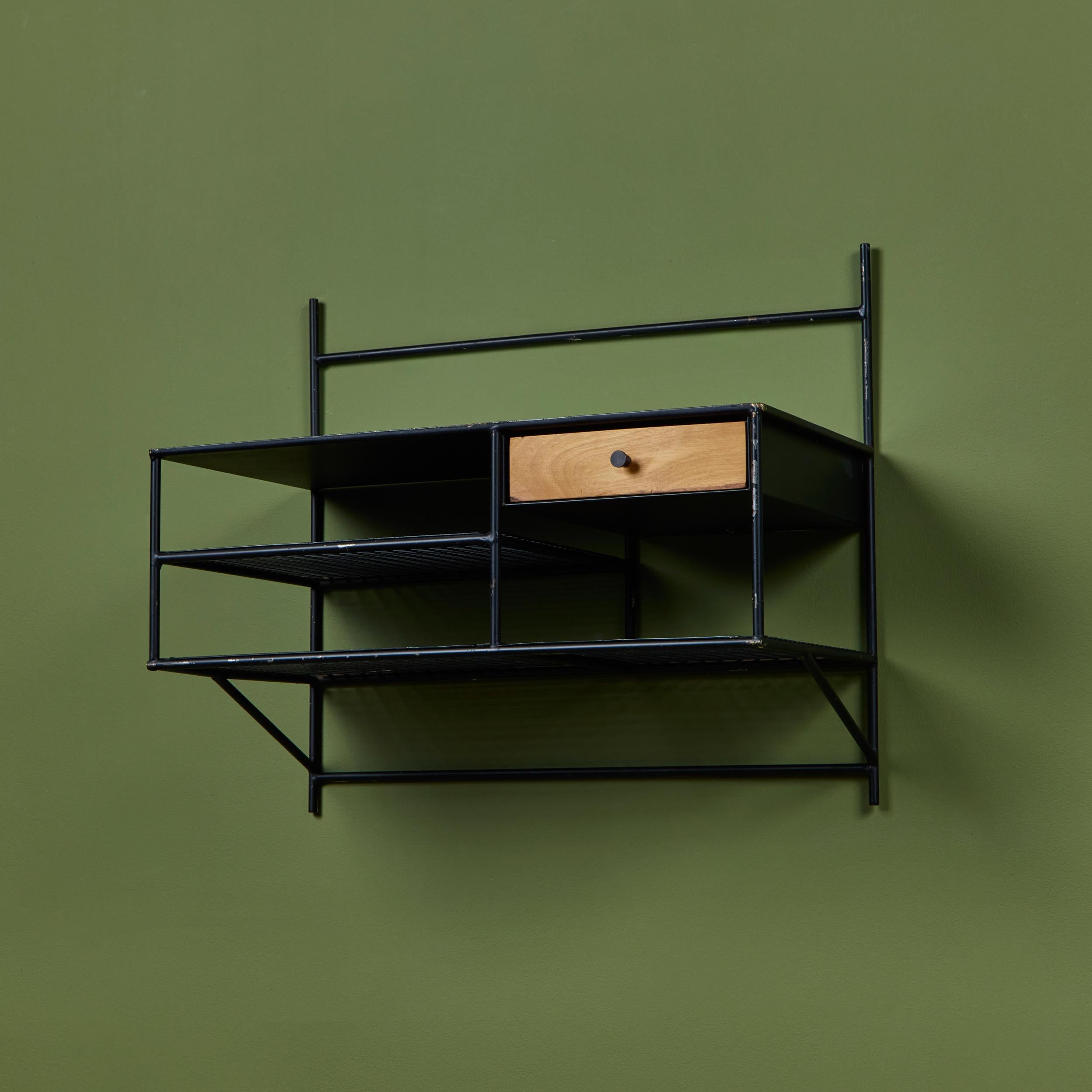 Paire de tables de nuit à fixation murale de Paul McCobb pour Bryces Originals en vente 2