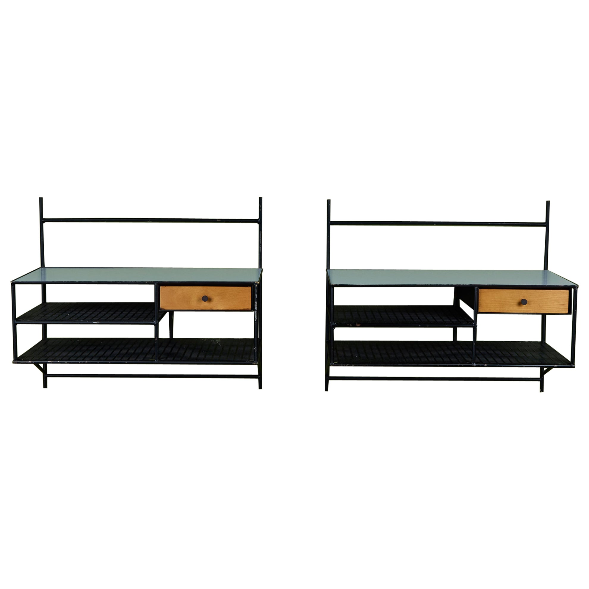 Paire de tables de nuit à fixation murale de Paul McCobb pour Bryces Originals en vente