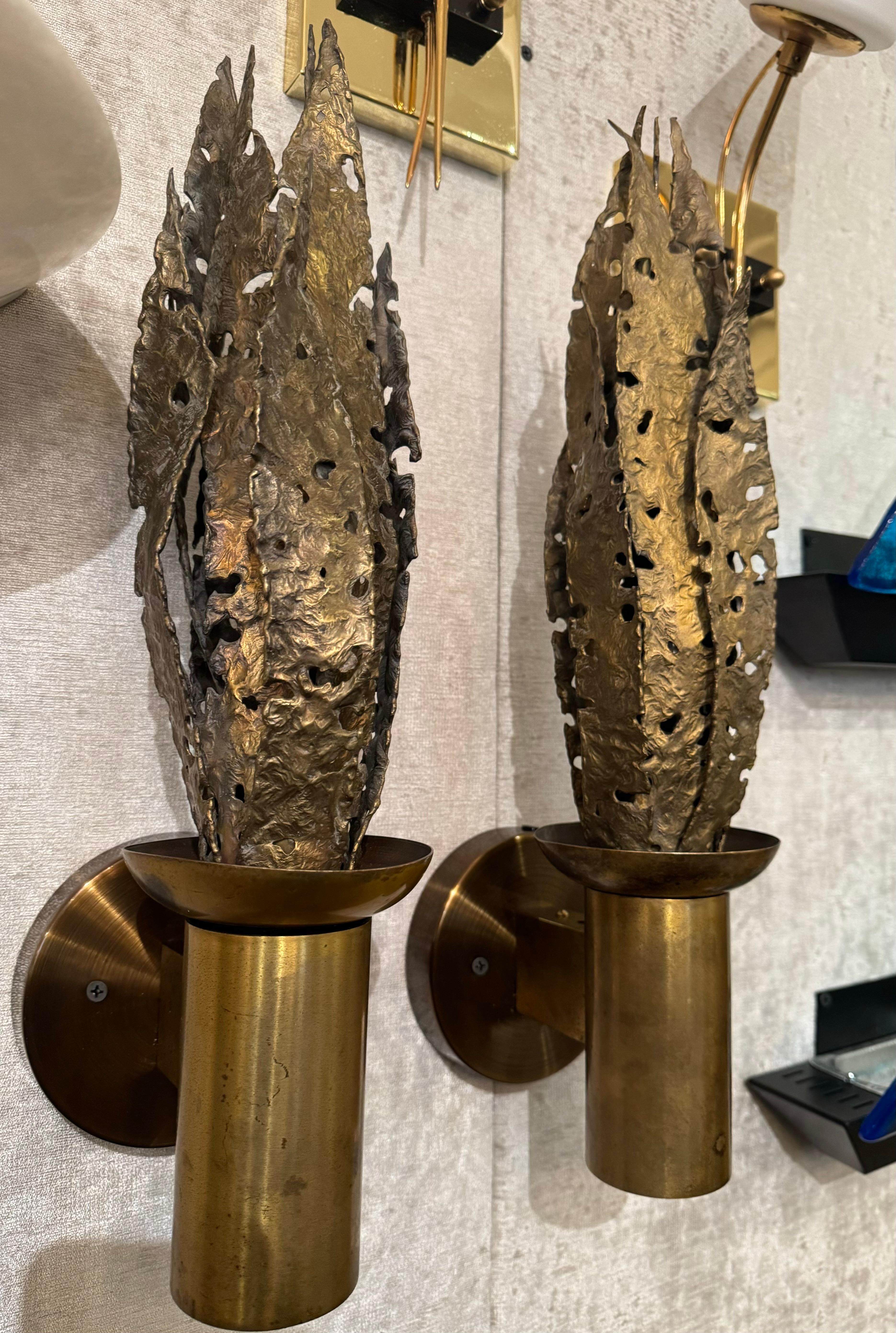 Pair of large 1970s hand crafted bronze and brass brutal wall lamps by Belgian artist, Paul Moerenhout Two candelabra sockets , one upward and downward. Signed.



Paul Moerenhout is a famous Belgian sculptor whose workshop was in Brussels between