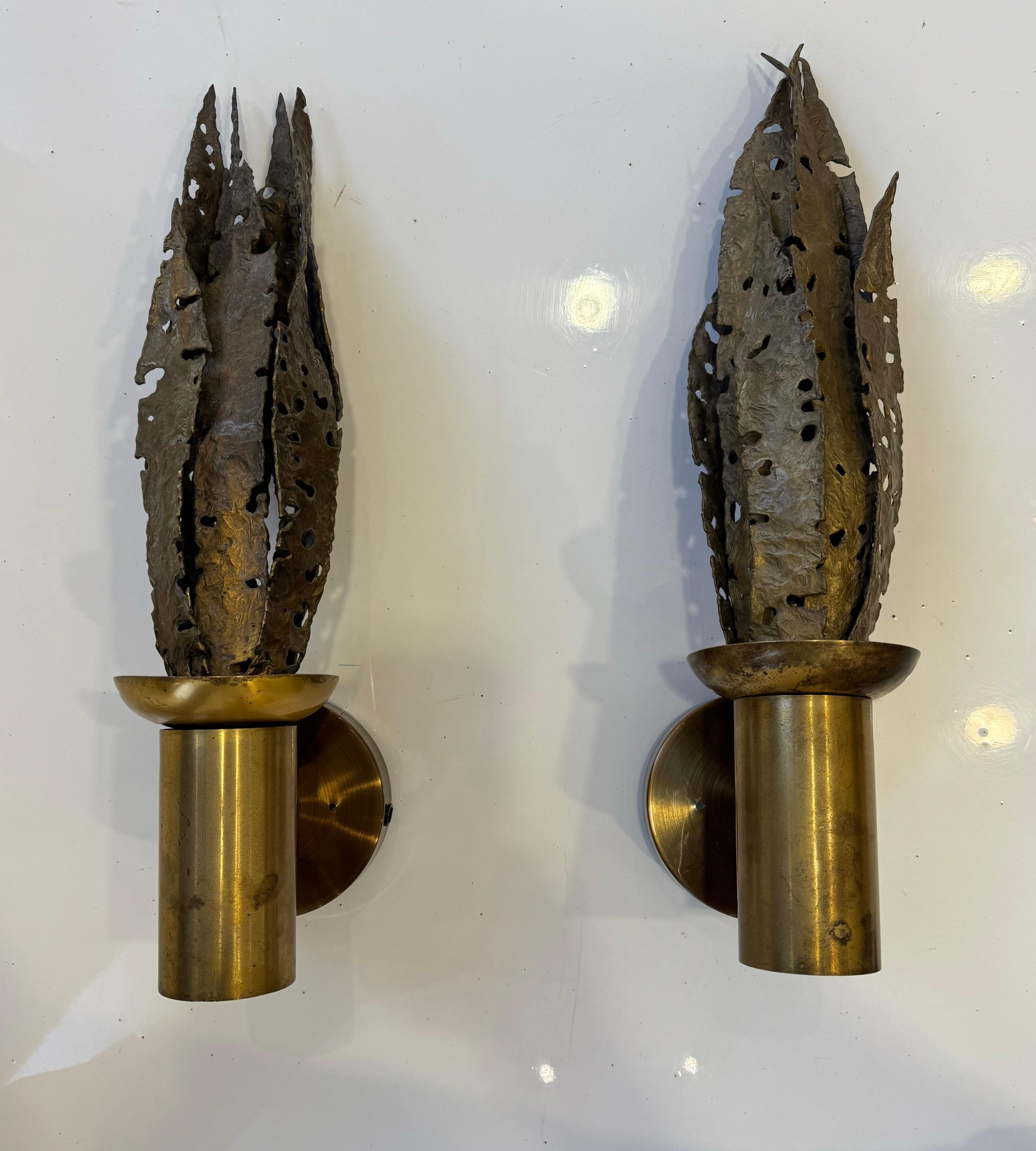 Pair of Paul Moerenhout Belgian Brutal Bronze 1970s Wall Lamps (Belgisch) im Angebot