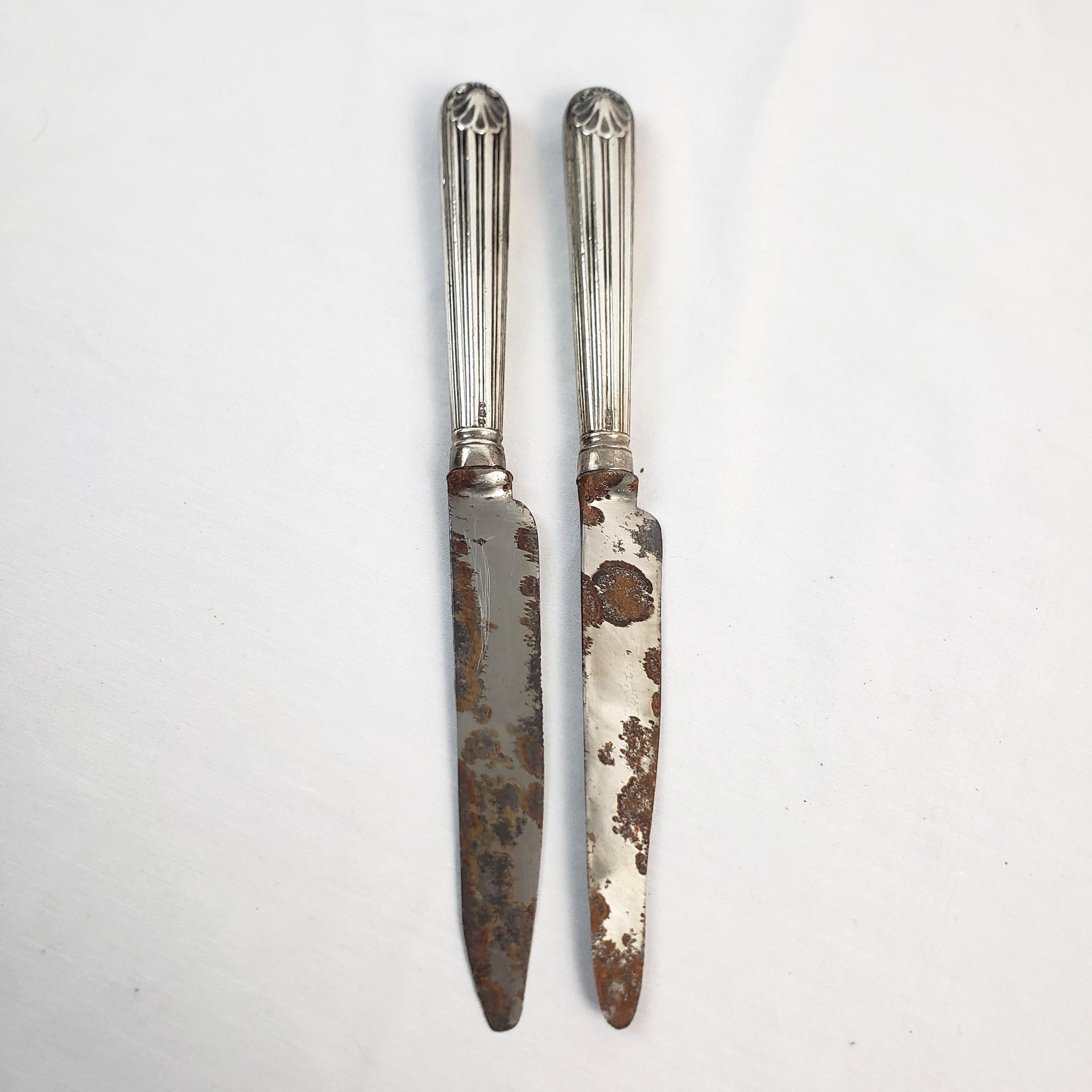 Machine-Made Pair of Paul Storr Sterling Silver Handled Georgian Period Knives For Sale
