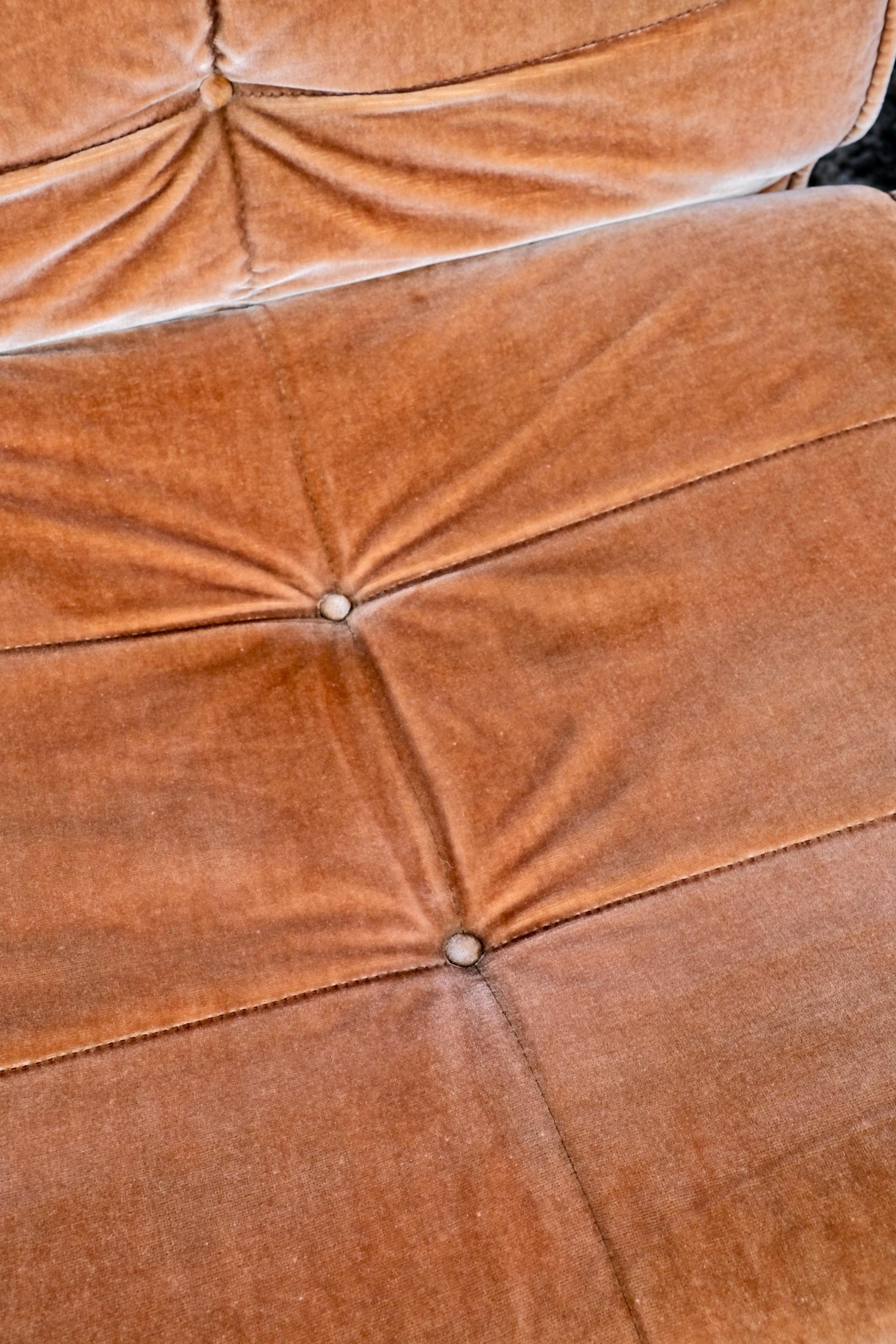 Pair of peach velvet armchairs by Beka, made in France, 1970s in vendita 2