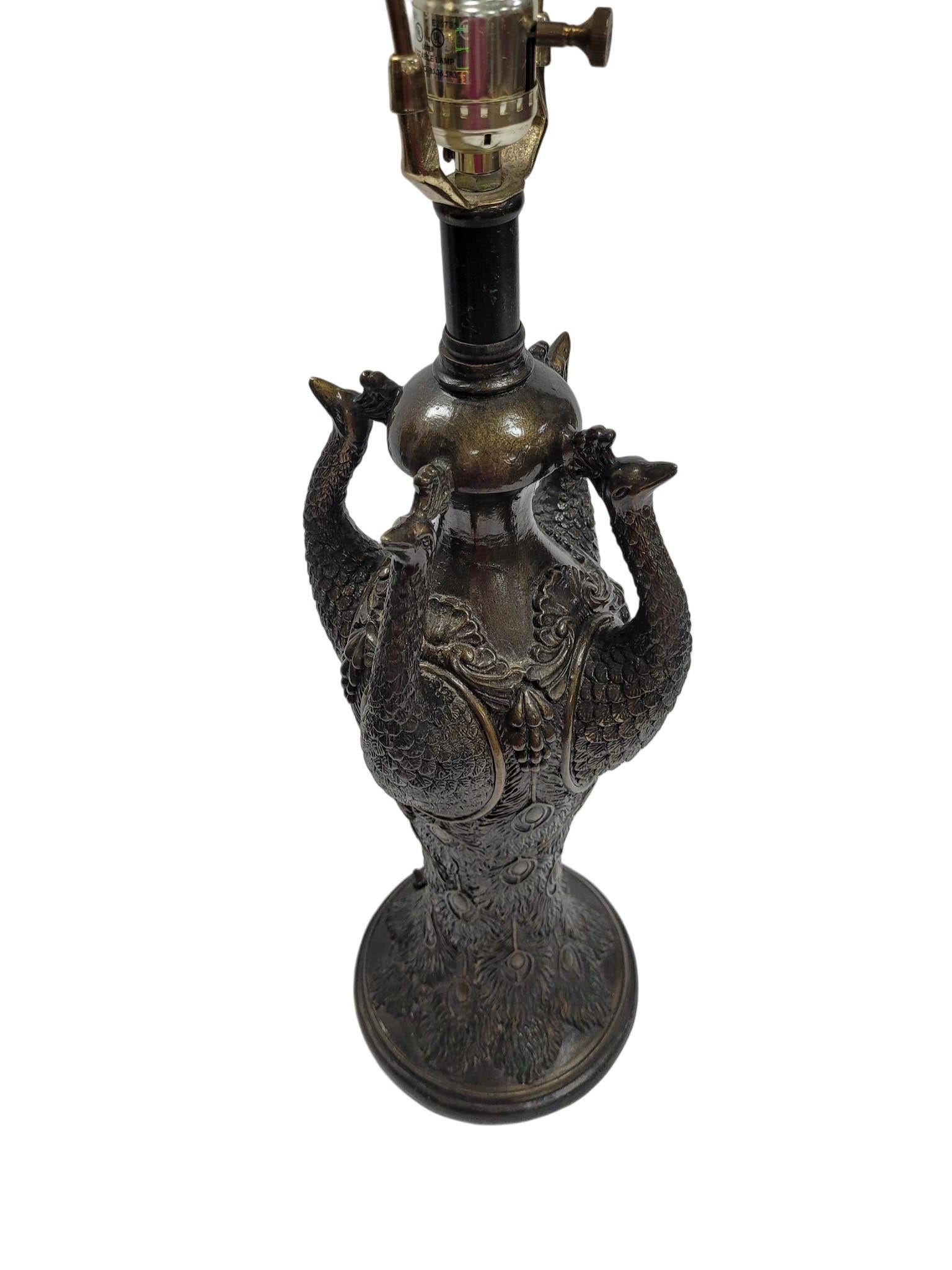 Pair of Peacock Motif Table Lamps en venta 9