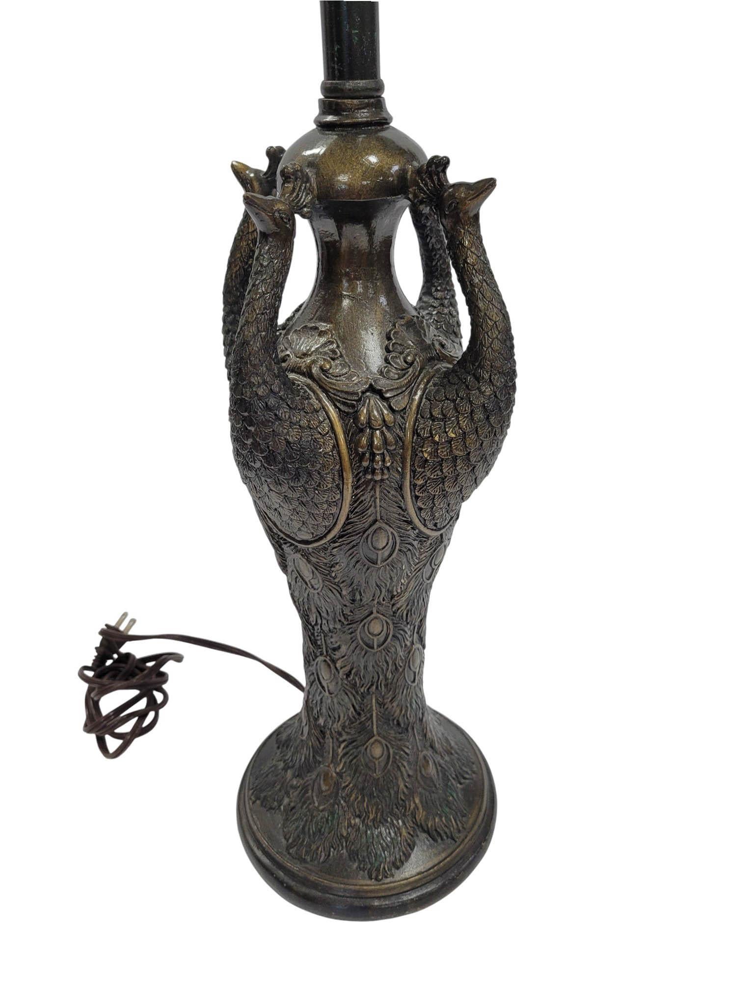 Pair of Peacock Motif Table Lamps en venta 10