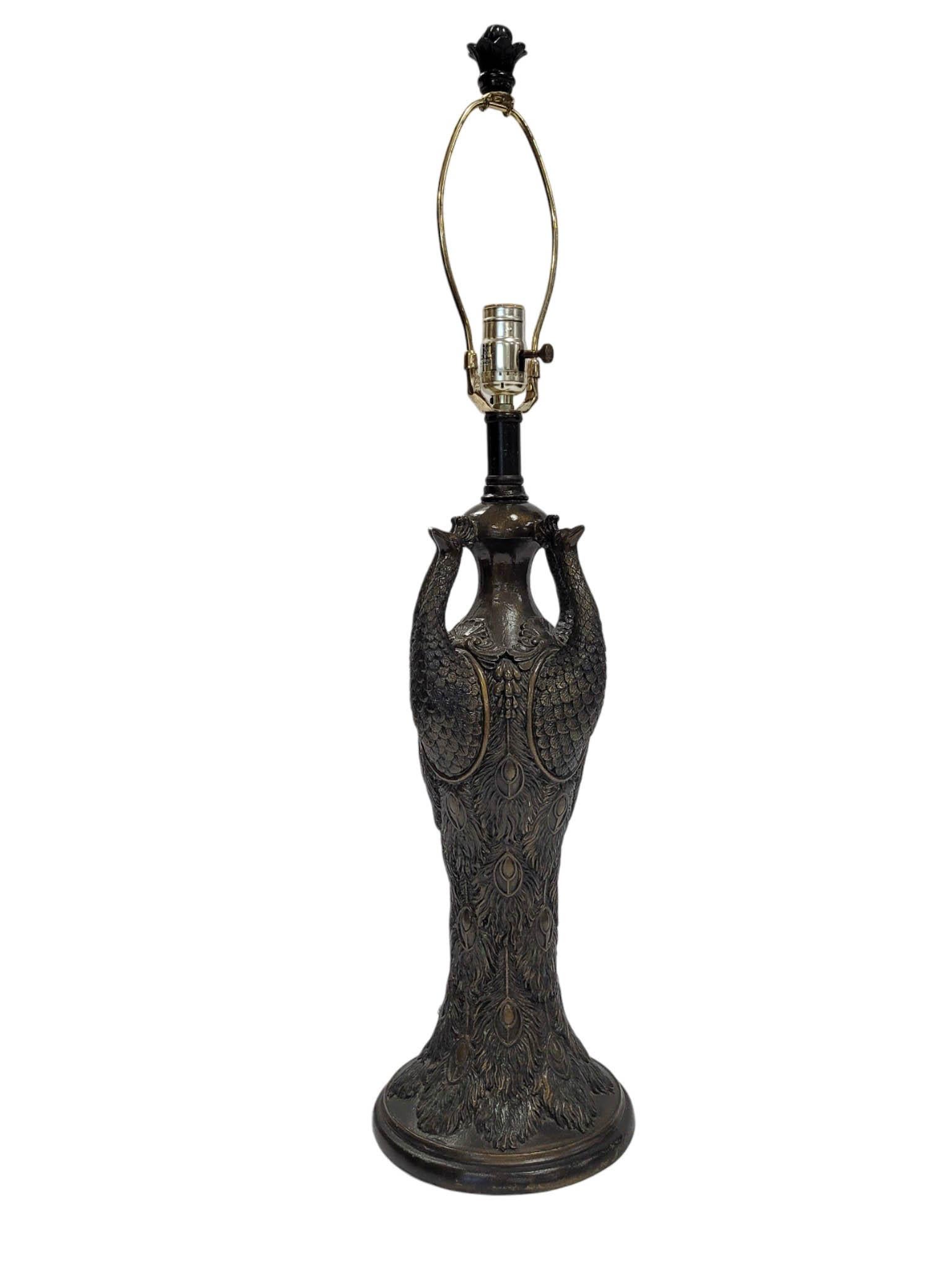 Pair of Peacock Motif Table Lamps Resina en venta