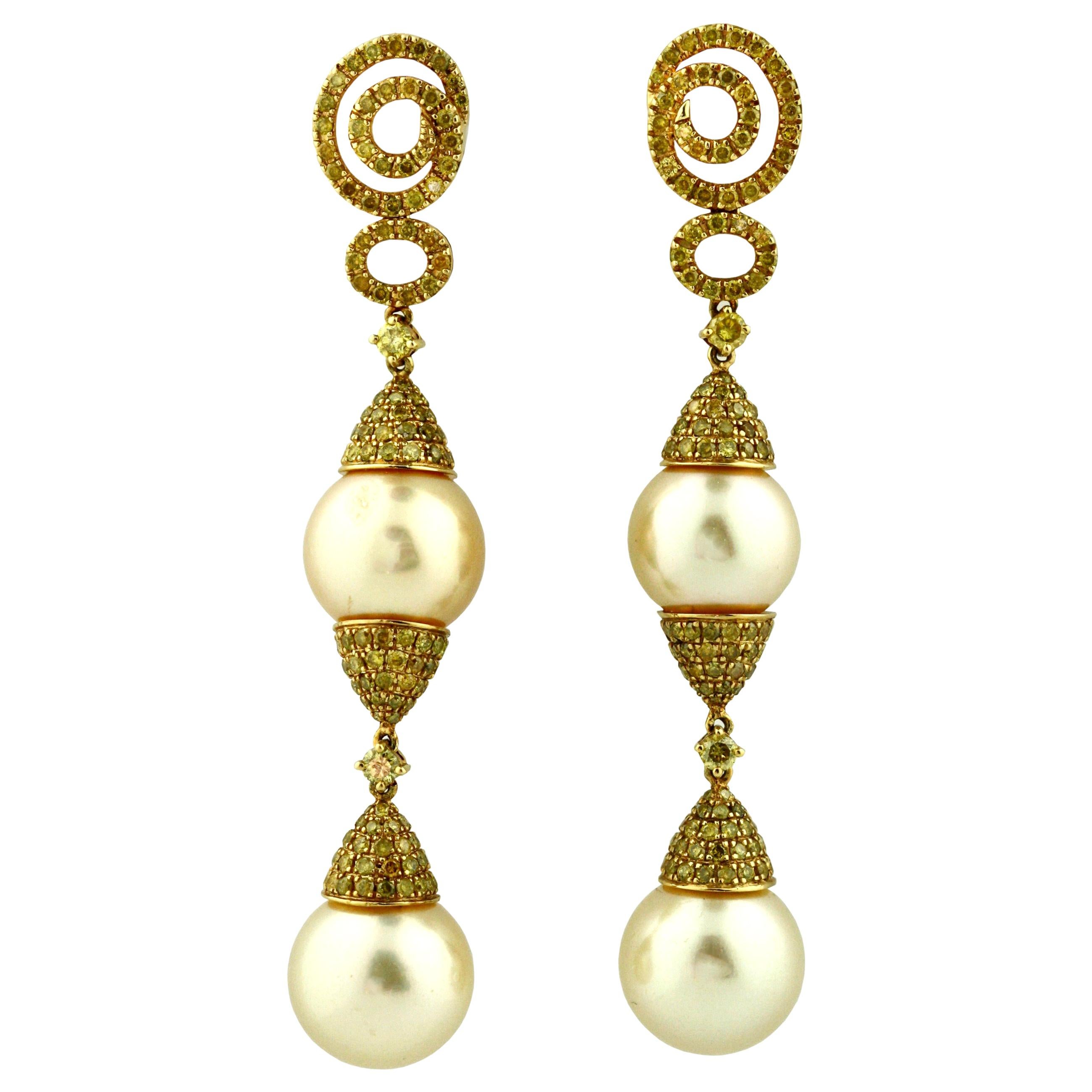 Paar Perlen- und Diamant-Ohrringe