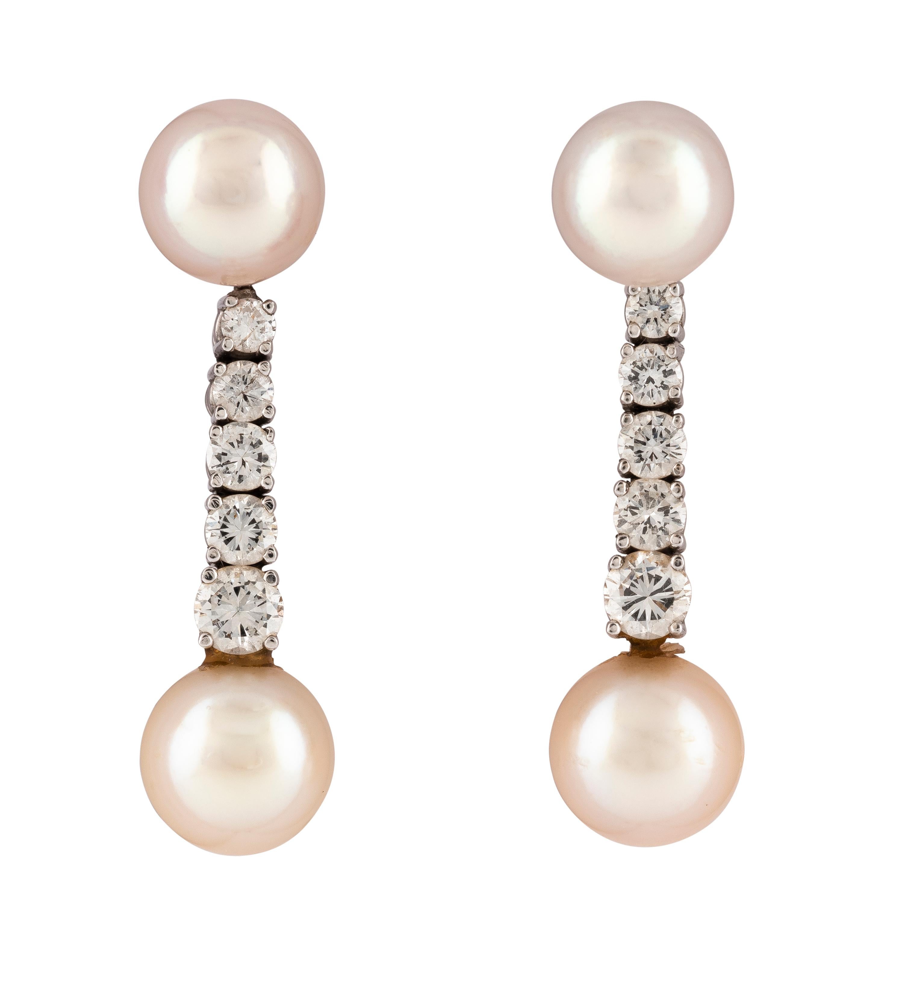 Retro Pair of Pearl Earrings with Diamond