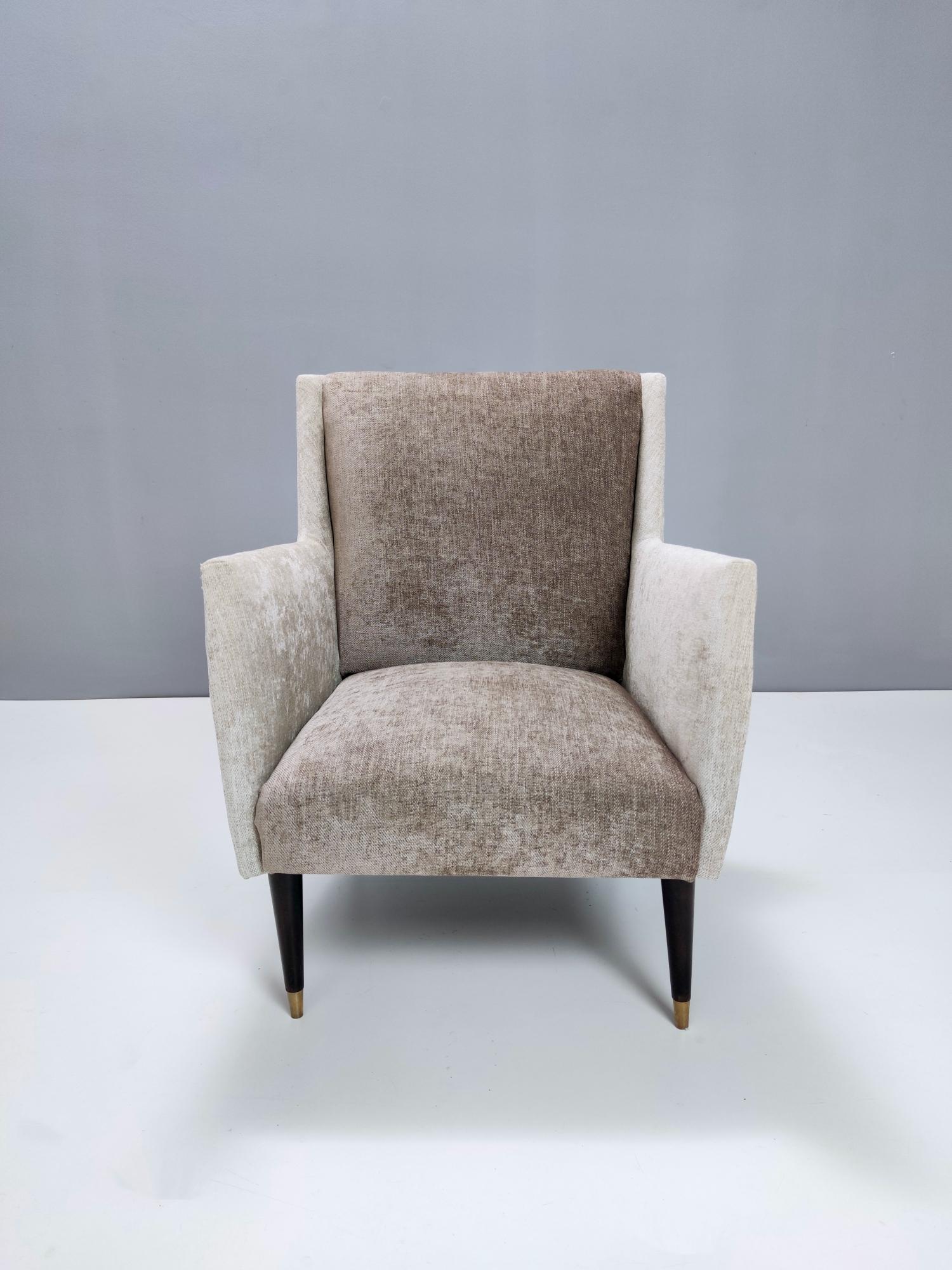 Italian Pair of Pearl Grey and Taupe Velvet Armchairs Attr. to Carlo de Carli, Italy For Sale