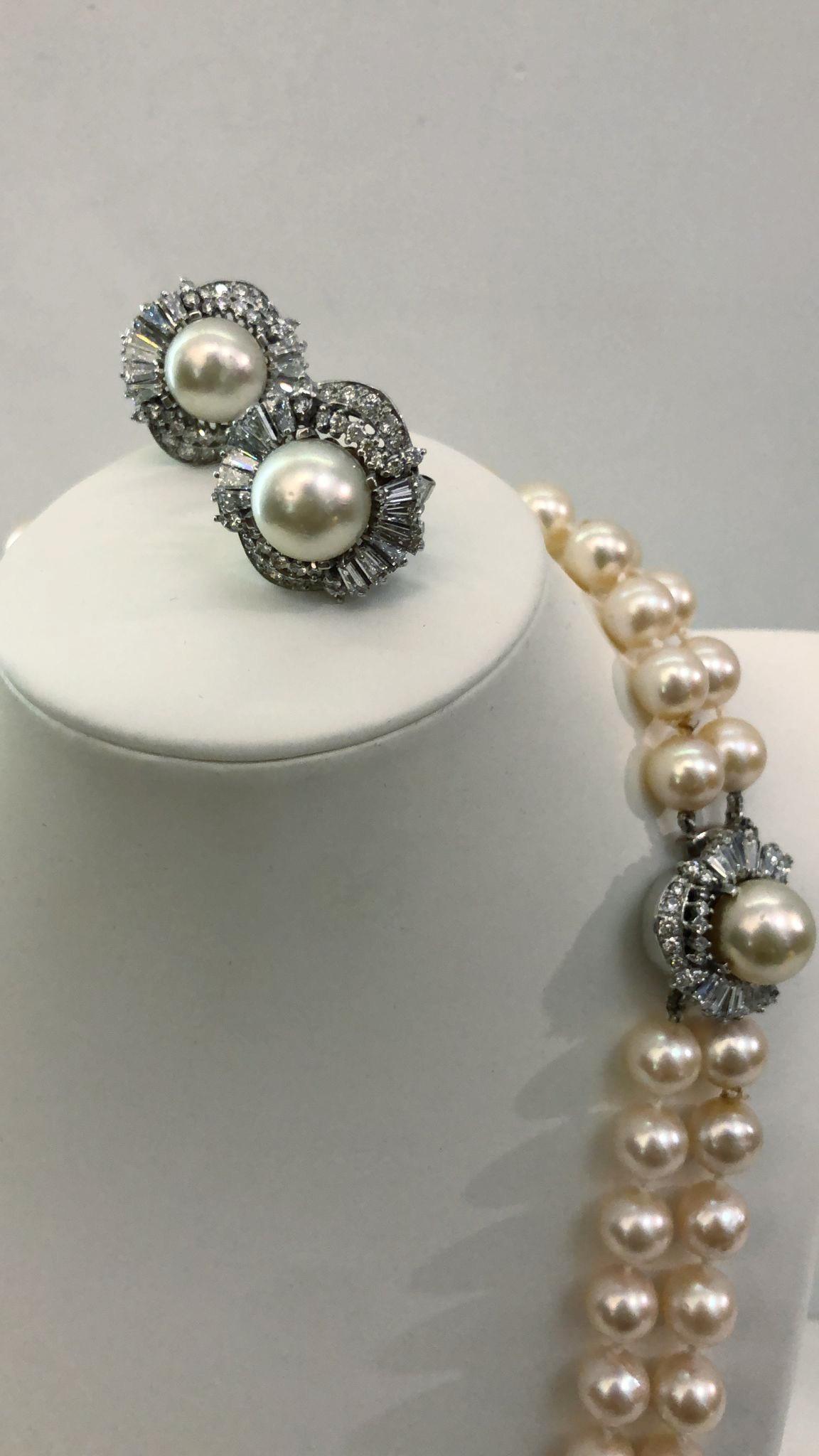 Brilliant Cut Pair of Pearl White Gold Platinum and Diamond Earrings For Sale