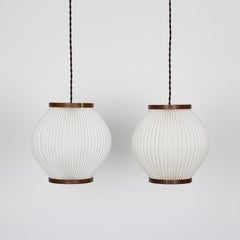 Paire de suspensions « Pearlshade » conçues par Lars Schioler, années 1960, Danemark