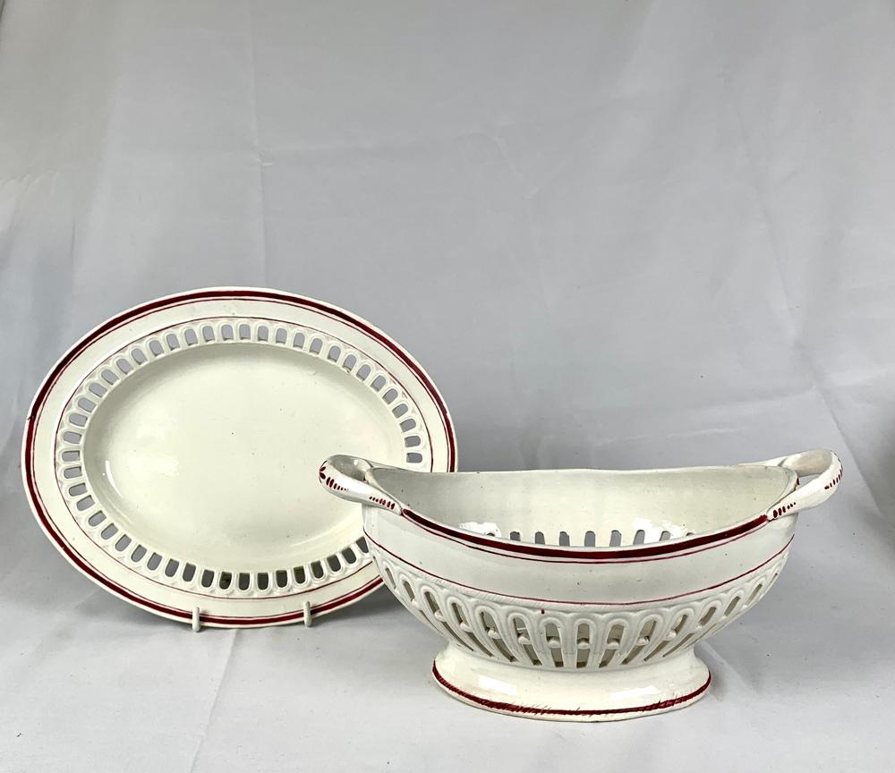 Inglese Coppia di cesti in ceramica Pearlware Inghilterra, circa 1820 in vendita