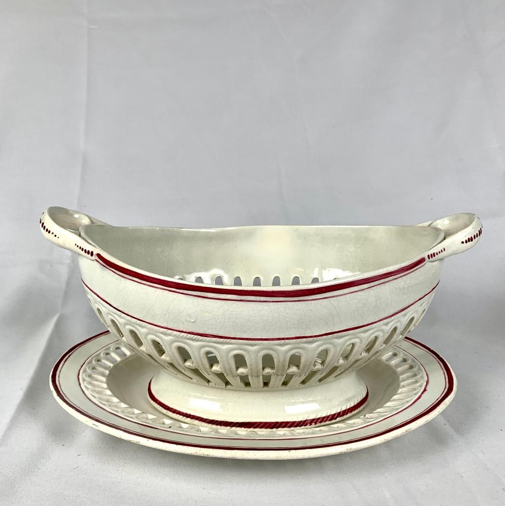 Smaltato Coppia di cesti in ceramica Pearlware Inghilterra, circa 1820 in vendita