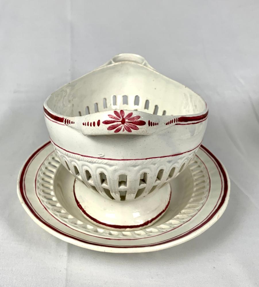 Coppia di cesti in ceramica Pearlware Inghilterra, circa 1820 In condizioni ottime in vendita a Katonah, NY