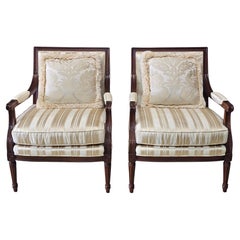 Paire de fauteuils de style Louis XVI en acajou sculpté et tapissés