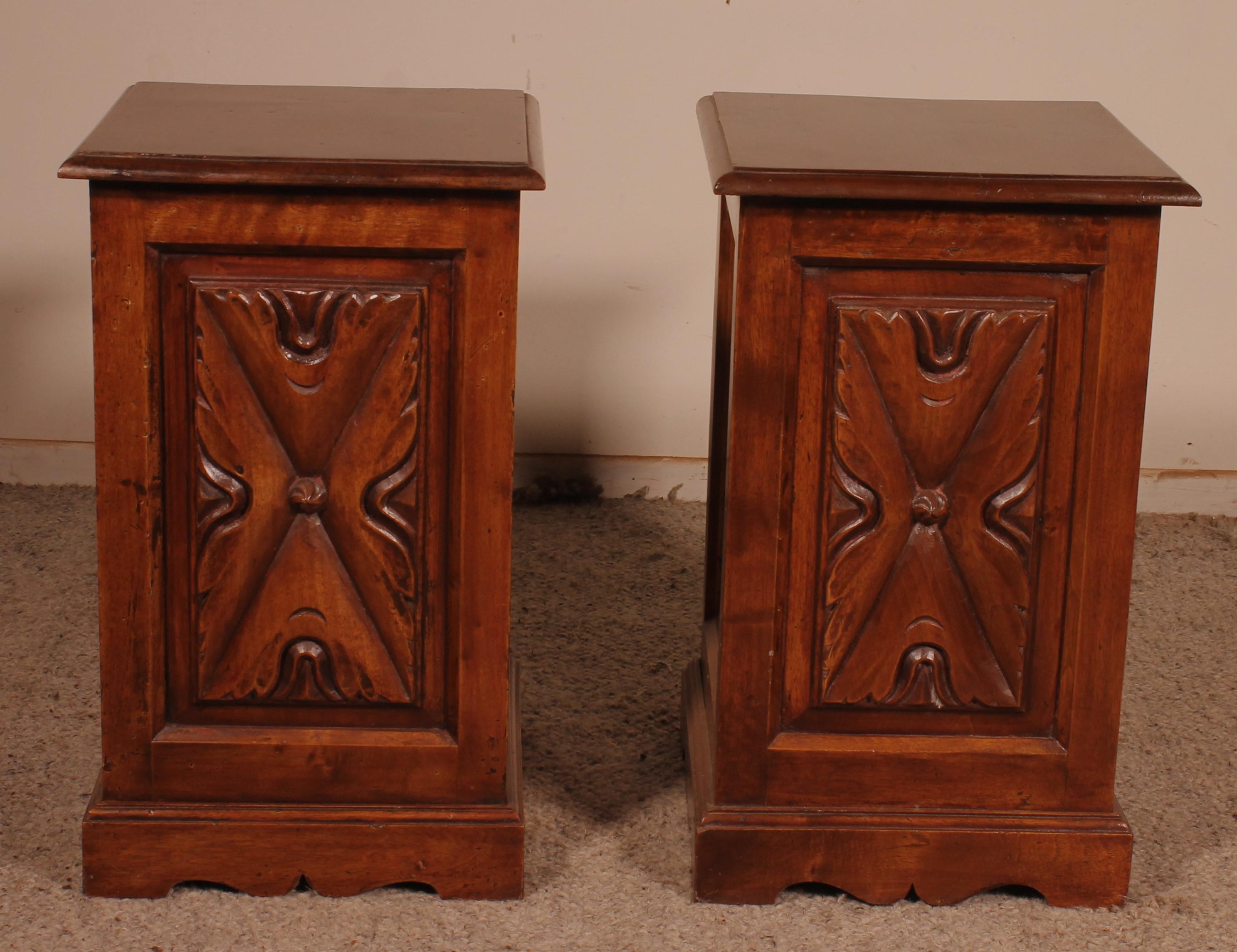 Pair of Pedestal / Bedside Tables in Walnut Spain 19th Century 1