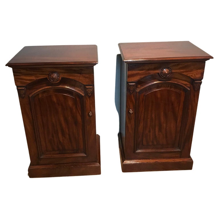 Pair of Pedestal For Sale at 1stDibs