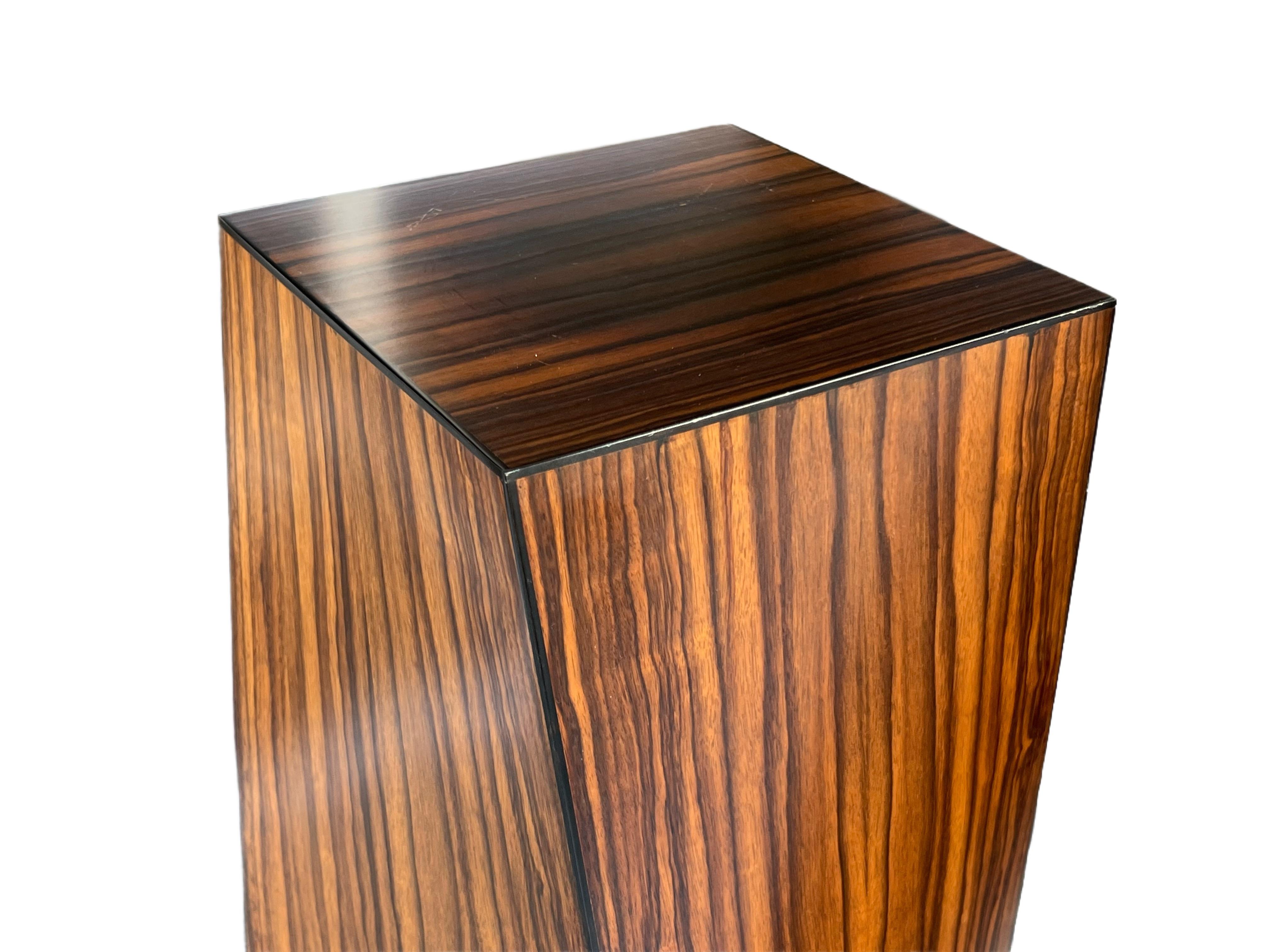 Bois Pair of Pedestals Display Stand en vente