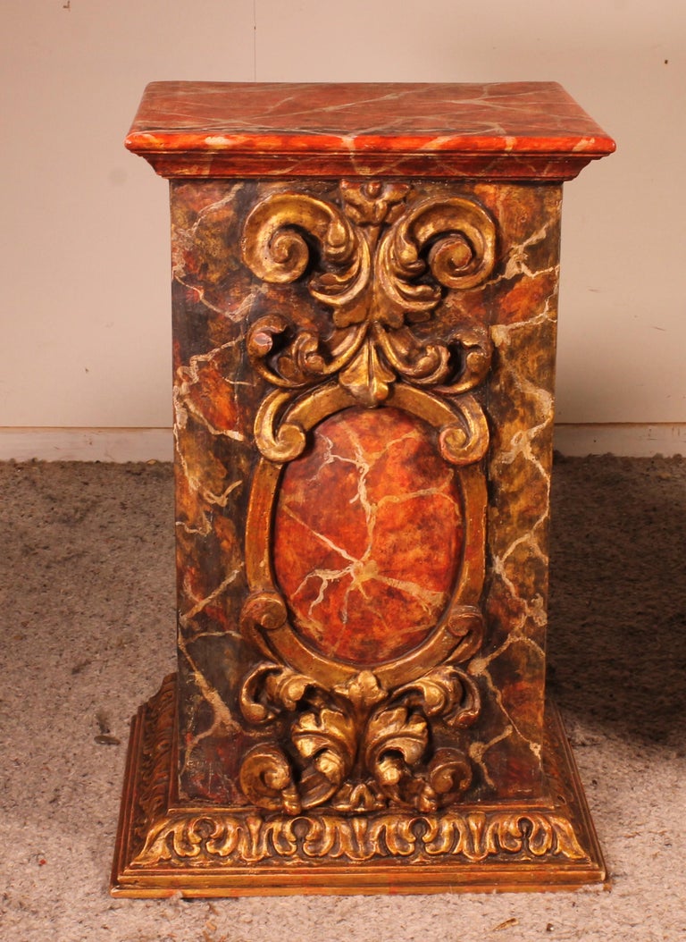 Superb pair of pedestals in gilded wood and fake marble décor from Spain renaissance
Very nice pair made up of gilt wood from an altar from a church from Spain from the 17th century and the elements painted with false marble decoration which are