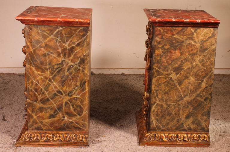 Pair Of Pedestals In Gilt Wood And Faux Marble Décor From Spain-17th Century In Good Condition For Sale In Brussels, Brussels