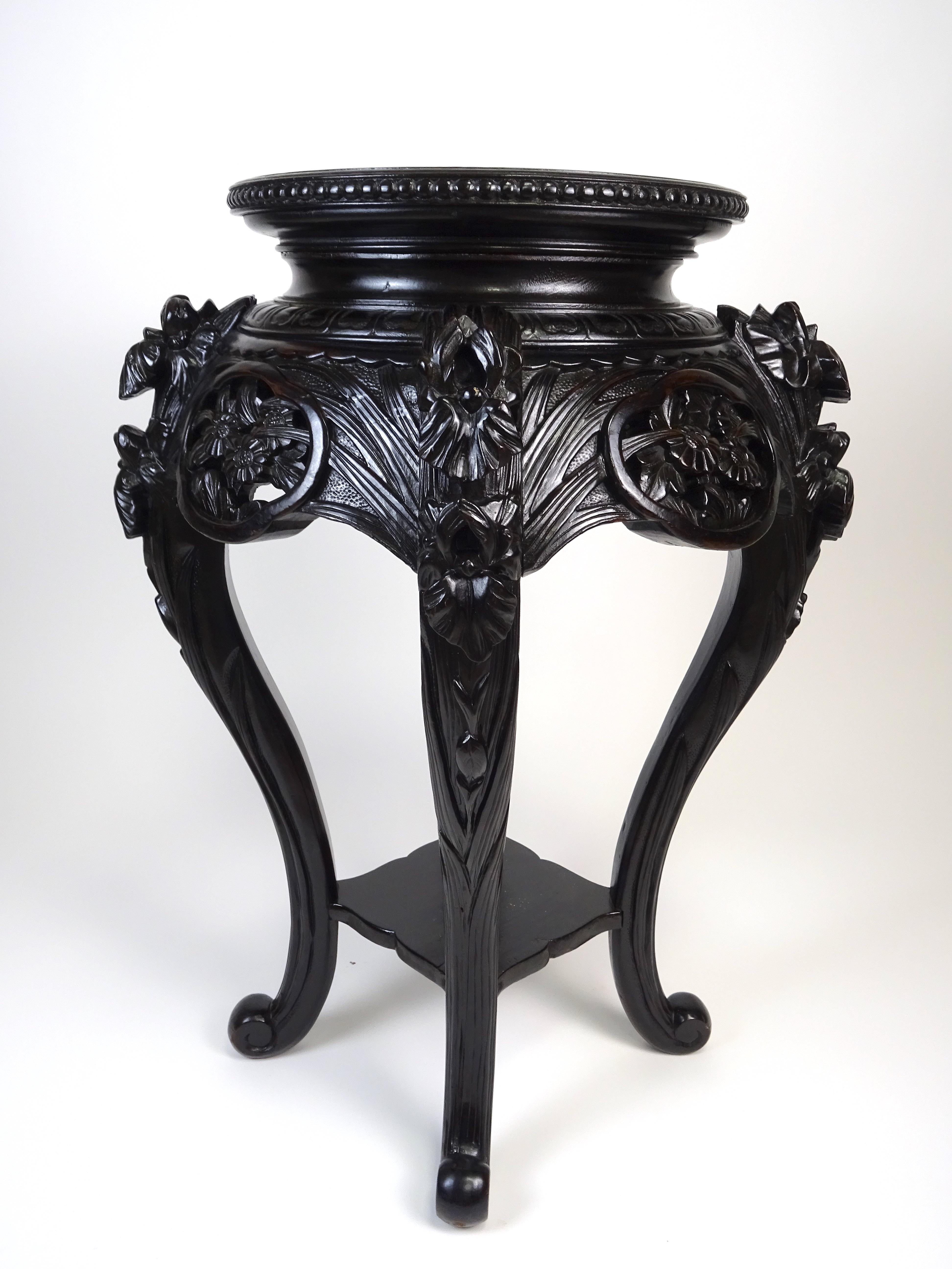 Pair of pedestals - vase holders of Chinese manufacture, early 20th century For Sale 3
