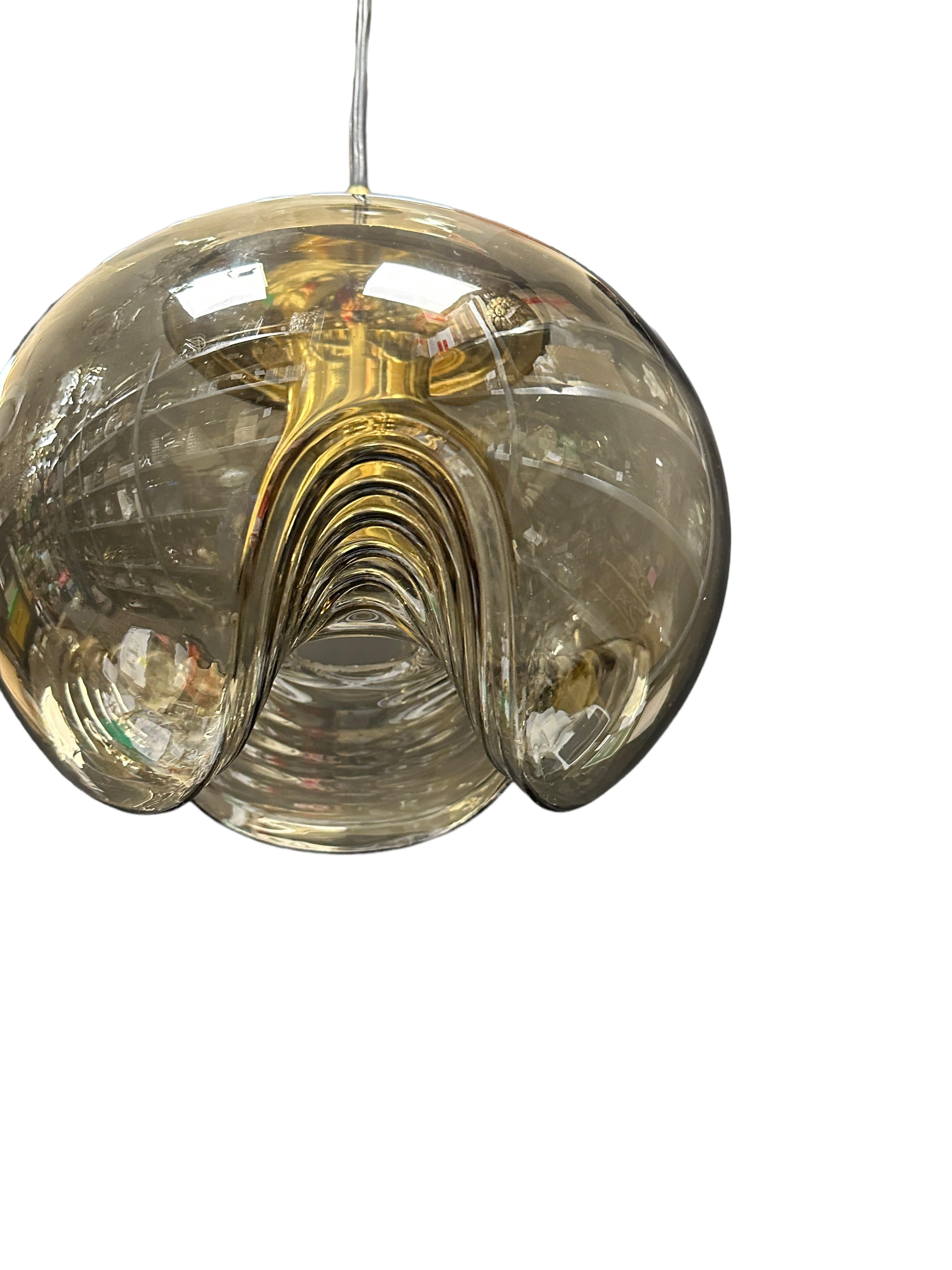 Paire de lampes à suspension biomorphiques en verre ambré Wave Koch Lowy de Peill Putzler, années 1960 en vente 3