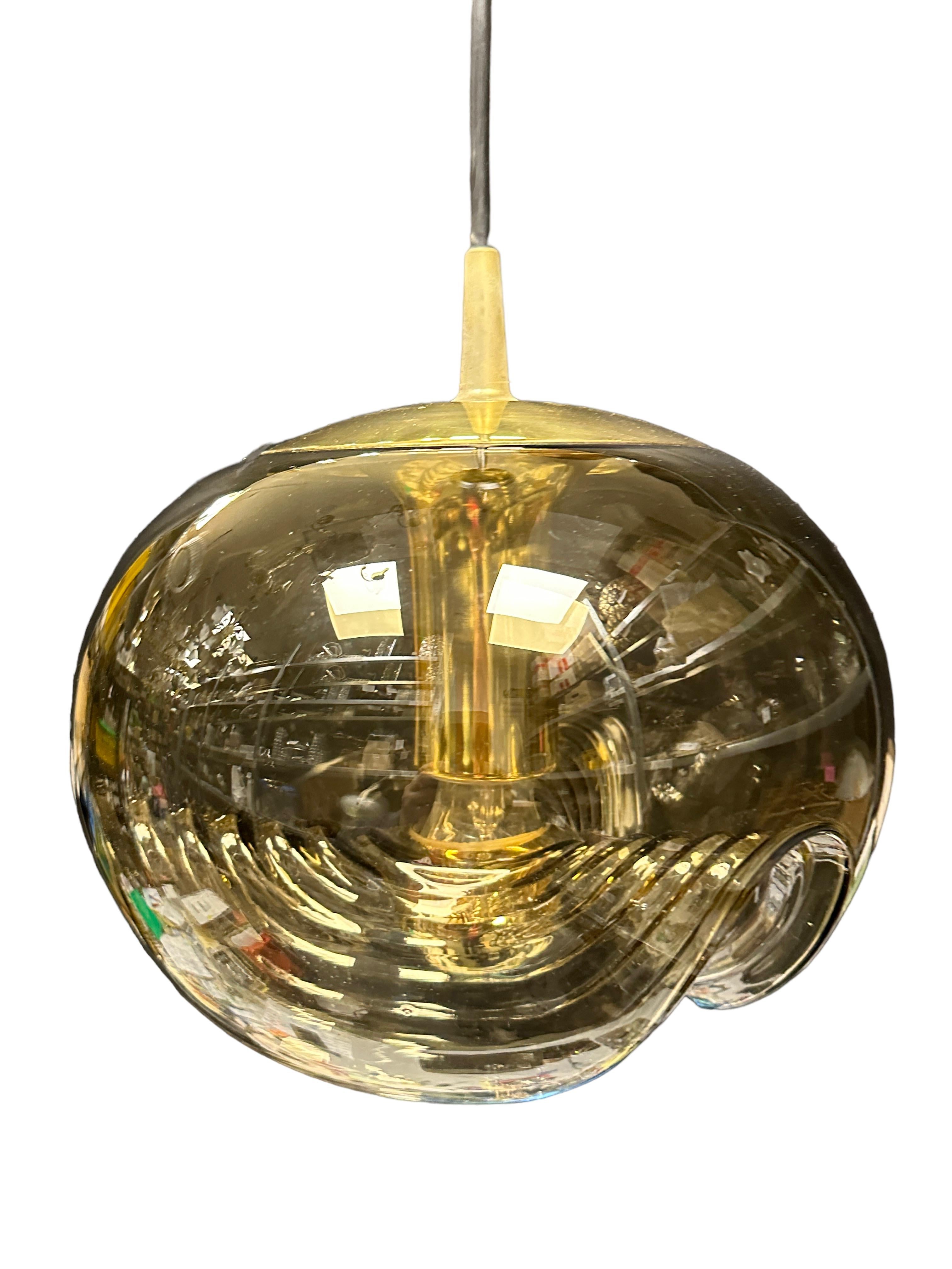 Paire de lampes à suspension biomorphiques en verre ambré Wave Koch Lowy de Peill Putzler, années 1960 en vente 5