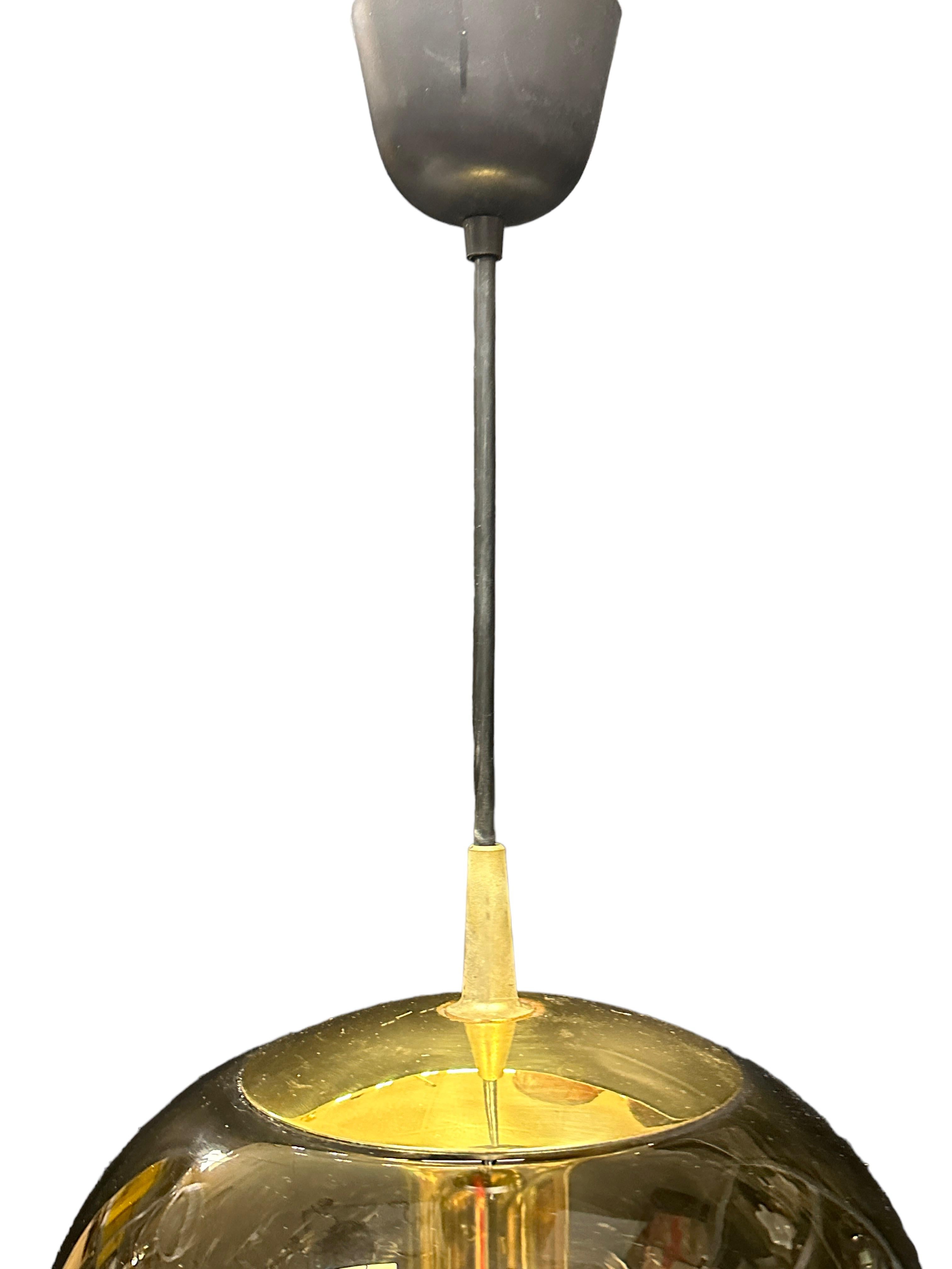 Paire de lampes à suspension biomorphiques en verre ambré Wave Koch Lowy de Peill Putzler, années 1960 en vente 7