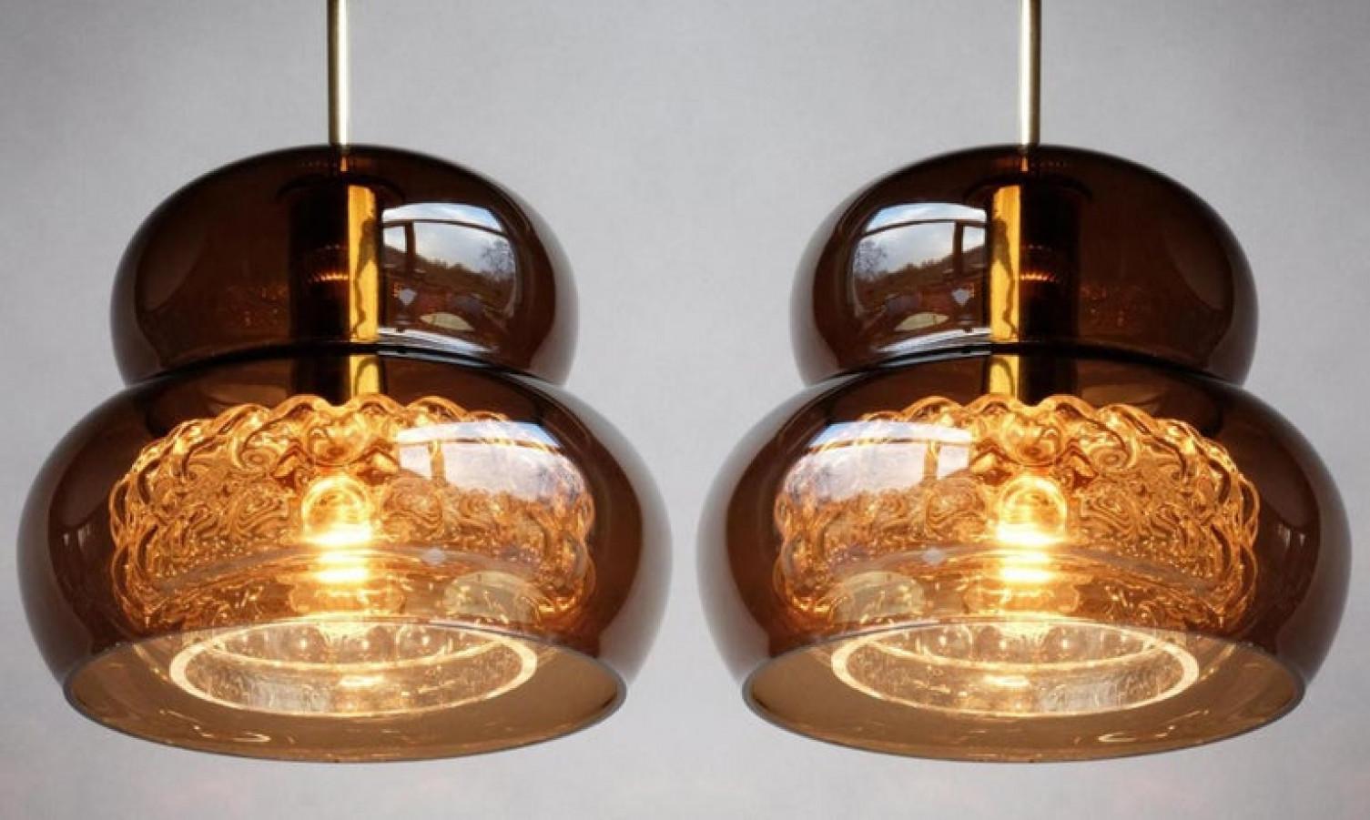 Mid-Century moderno Coppia di lampade a sospensione di Carl Fagerlund per Orrefors in vetro marrone e a bolle d'aria in vendita