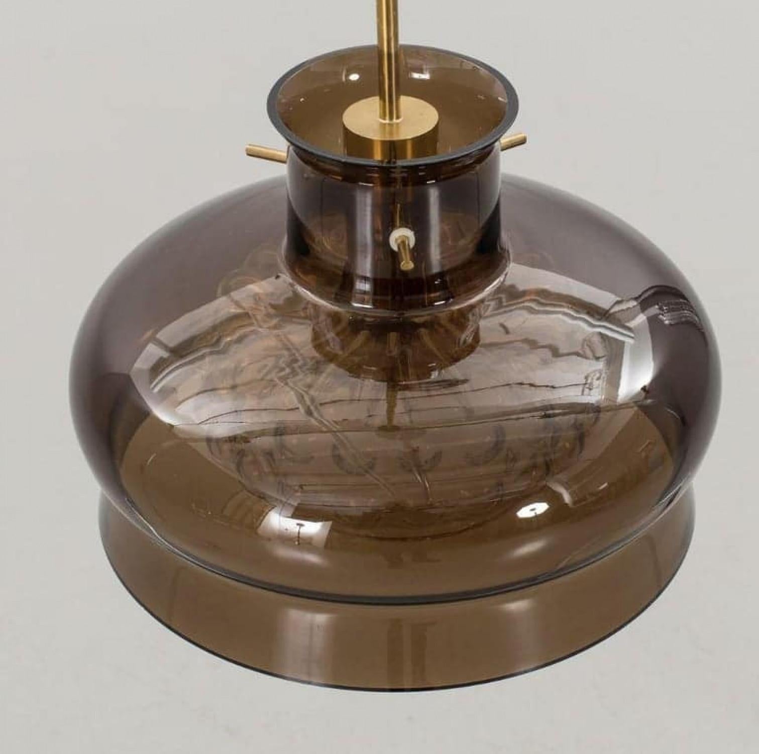 Mid-Century moderno Pair of Pendant Light by Carl Fagerlund for Orrefors in Brown and Bubble Glass in vendita