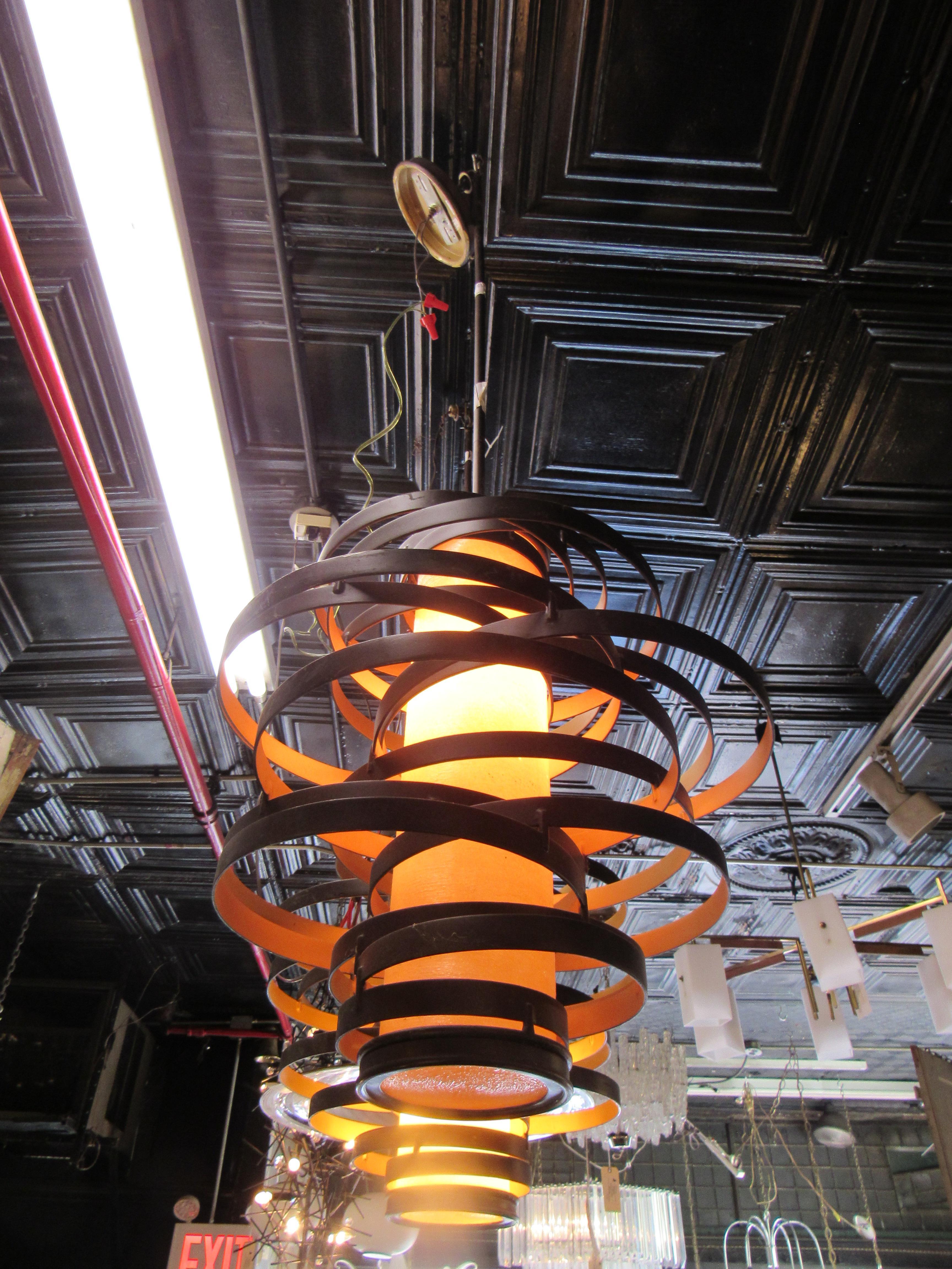 Américain Paire de lampes à suspension Vertigo par Corbett Lighting en vente