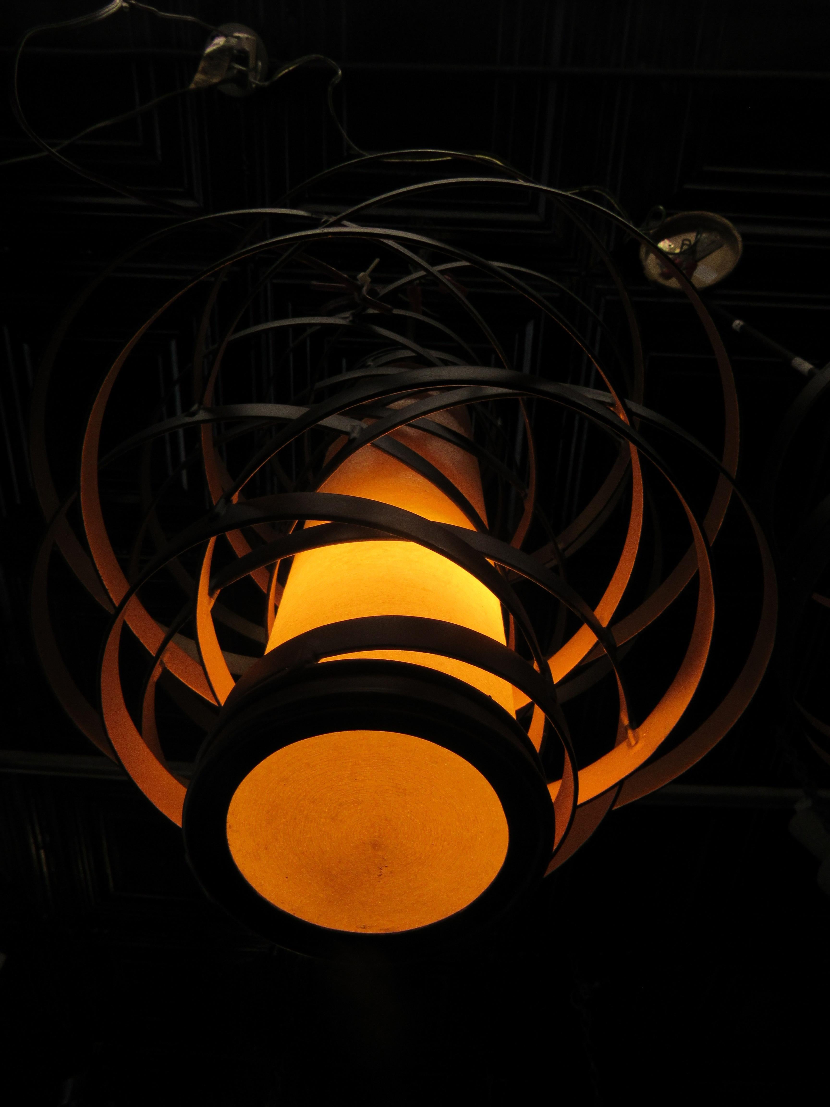 Paire de lampes à suspension Vertigo par Corbett Lighting Bon état - En vente à Brooklyn, NY
