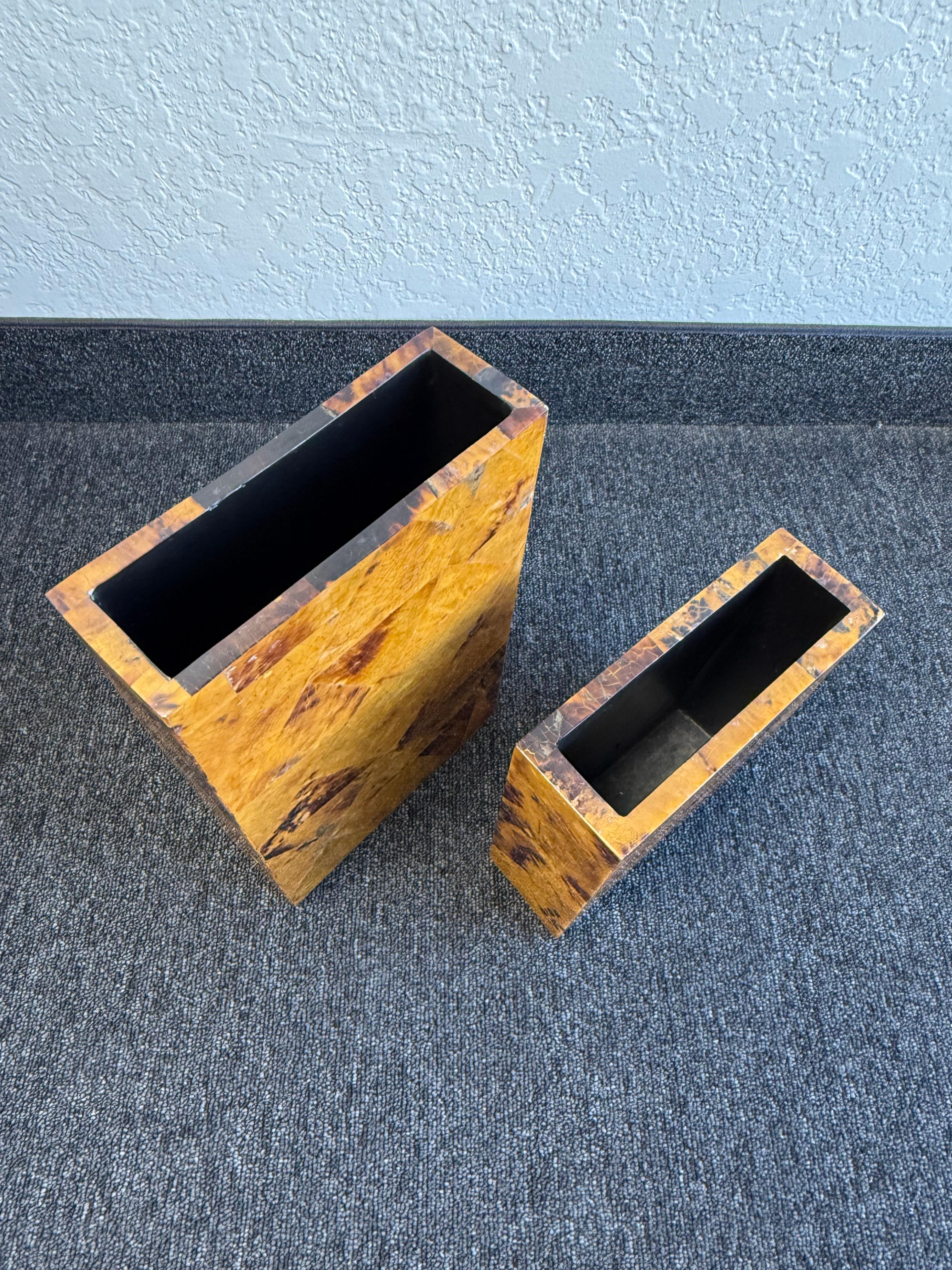 Coppia di vasi a conchiglia di Maitland Smith In condizioni buone in vendita a Palm Springs, CA