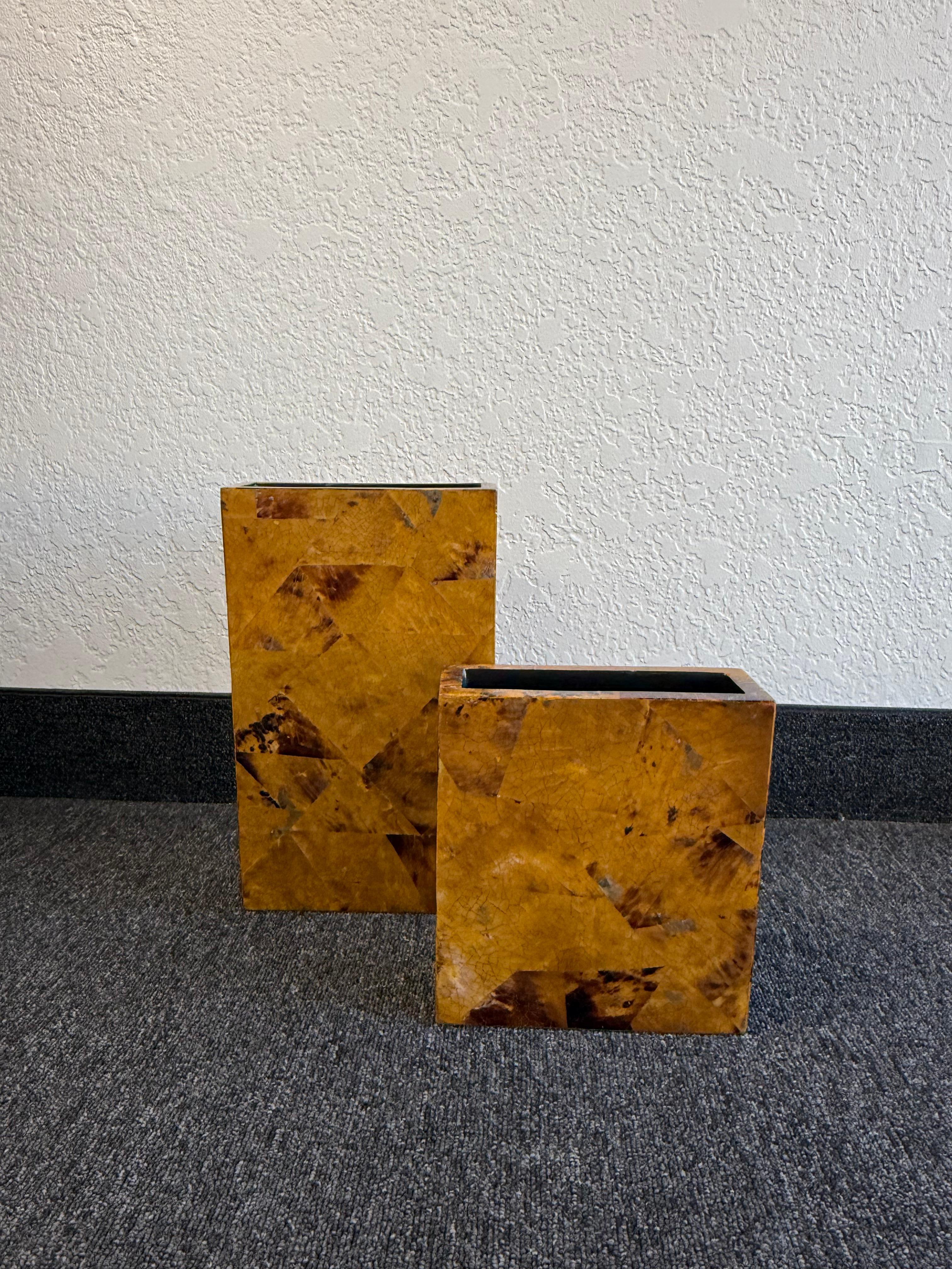 Conchiglia Coppia di vasi a conchiglia di Maitland Smith in vendita