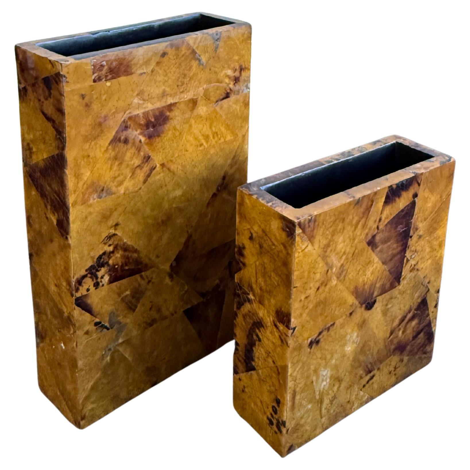 Coppia di vasi a conchiglia di Maitland Smith in vendita