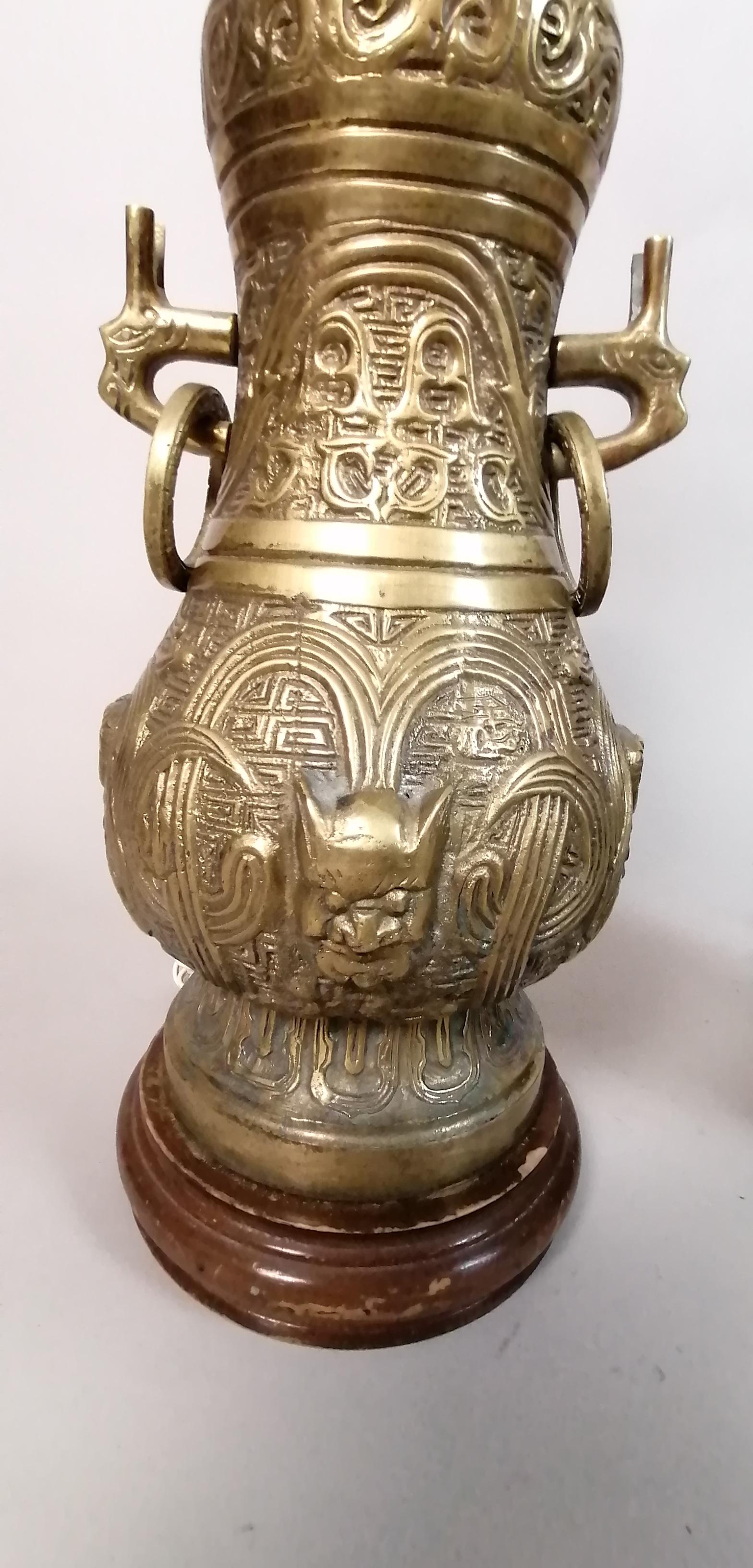 Pair of Pepe Mendoza Chinoise Bronze Table Lamps In Good Condition In Mexico City, MX